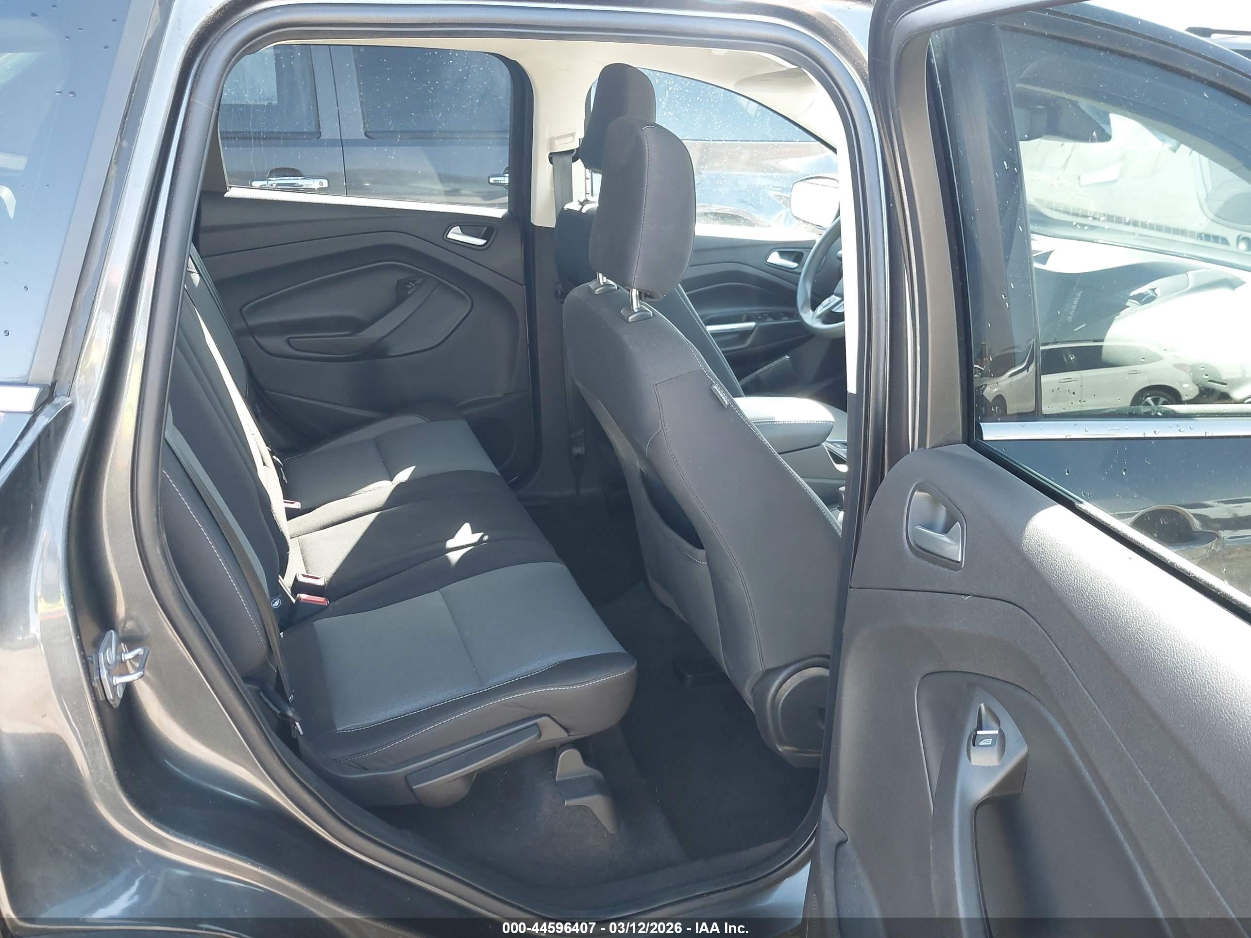 2019 Ford Escape Se Gray vin: 1FMCU9GD2KUB68776