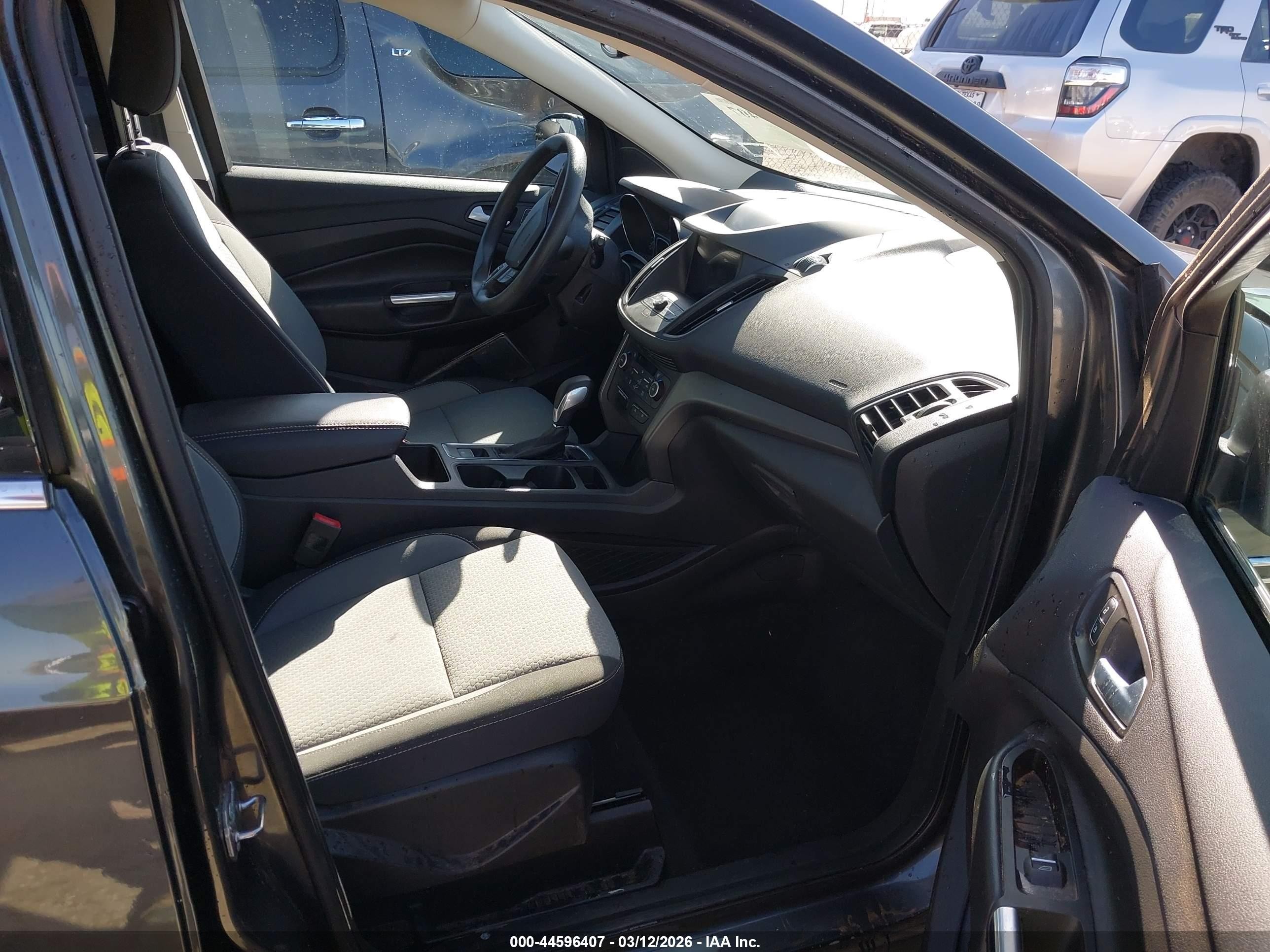 2019 Ford Escape Se Gray vin: 1FMCU9GD2KUB68776