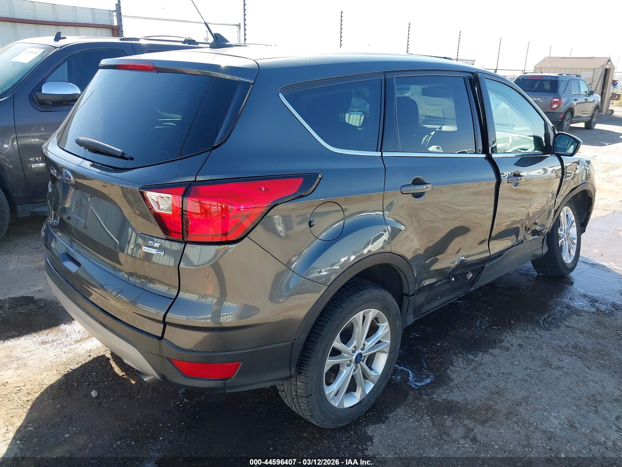 2019 Ford Escape Se Gray vin: 1FMCU9GD2KUB68776