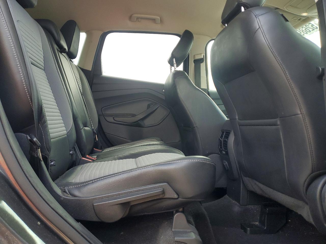 2019 Ford Escape Se Gray vin: 1FMCU9GD2KUC01209