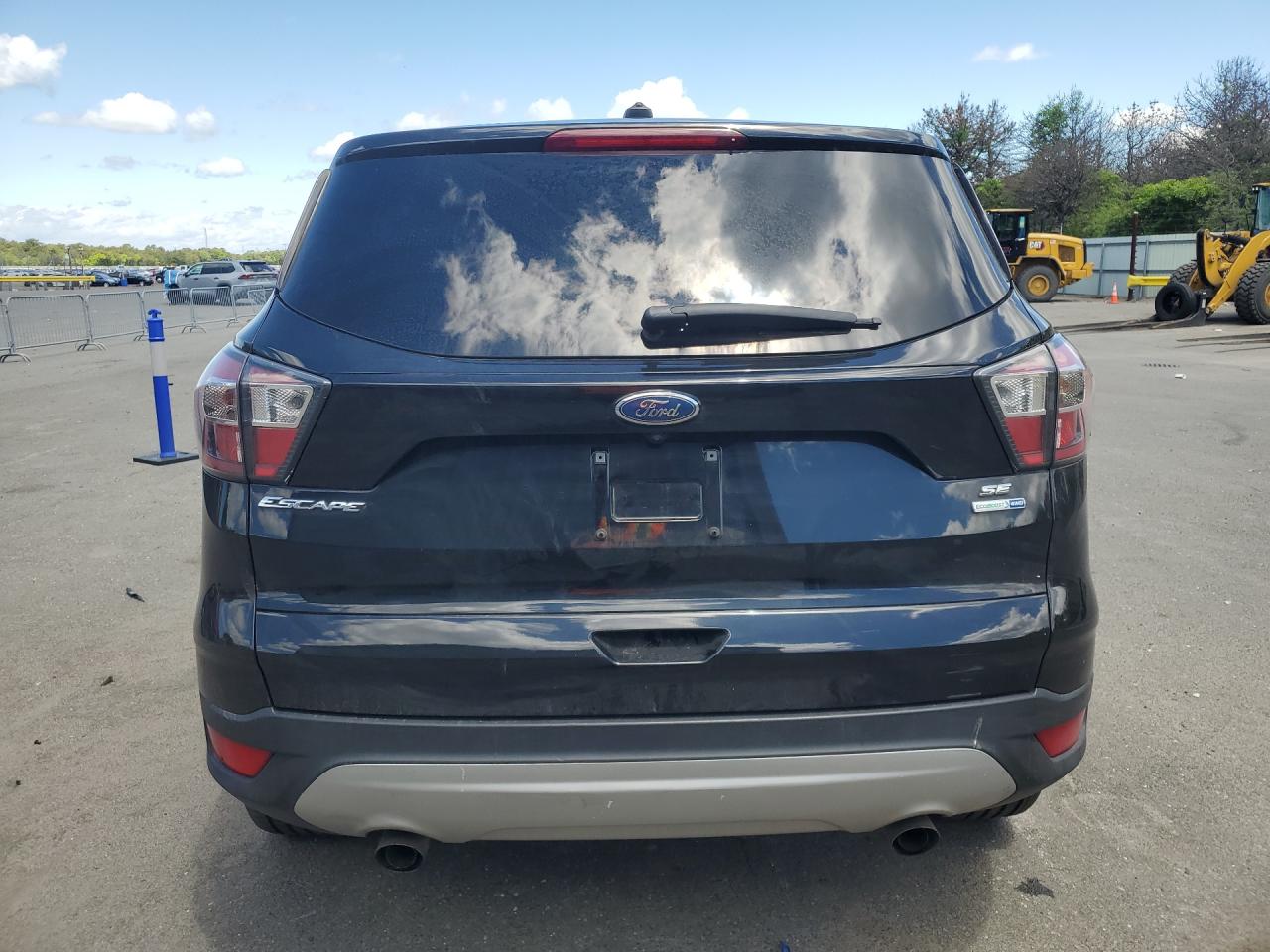 2017 Ford Escape Se Black vin: 1FMCU9GD3HUB33429 Damage: Rear Bumper/Cover, Heavy Scratch, 1/2 To 1 Inch