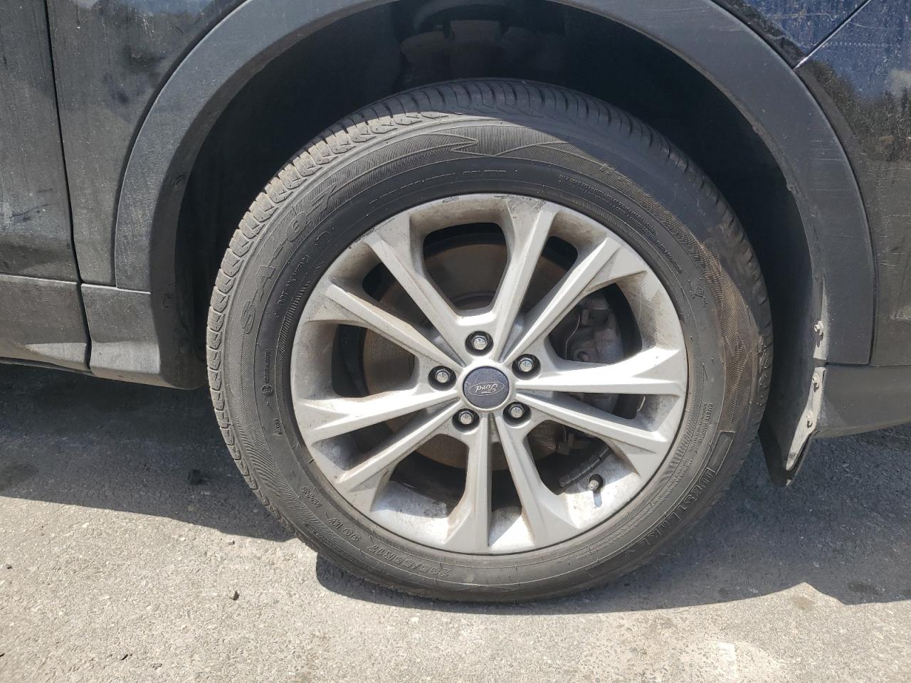 2017 Ford Escape Se Black vin: 1FMCU9GD3HUB33429 Damage: Right Front Wheel, Curb Rash, 2 To 3 Inches