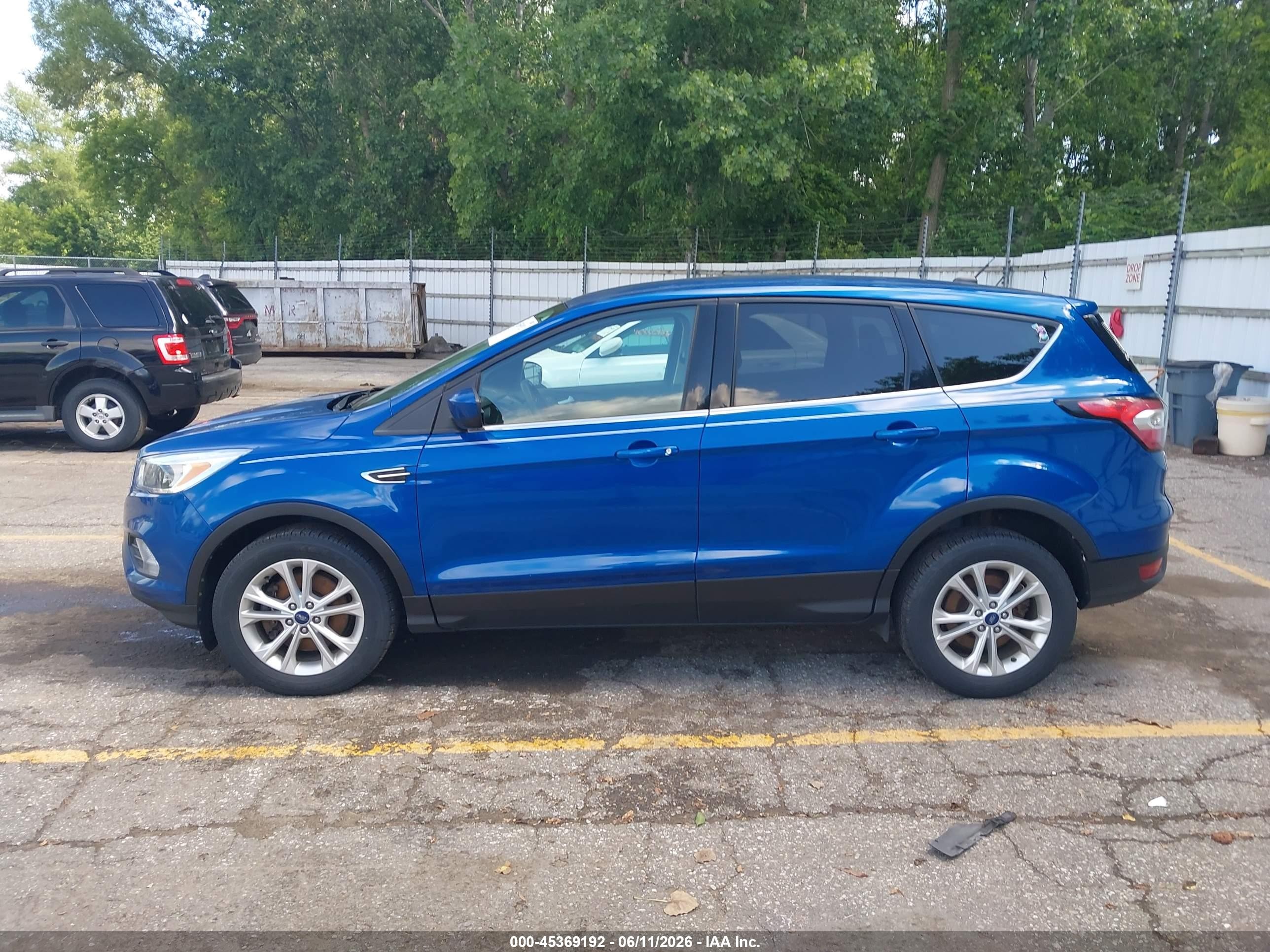 2017 Ford Escape Se Blue vin: 1FMCU9GD3HUB84395