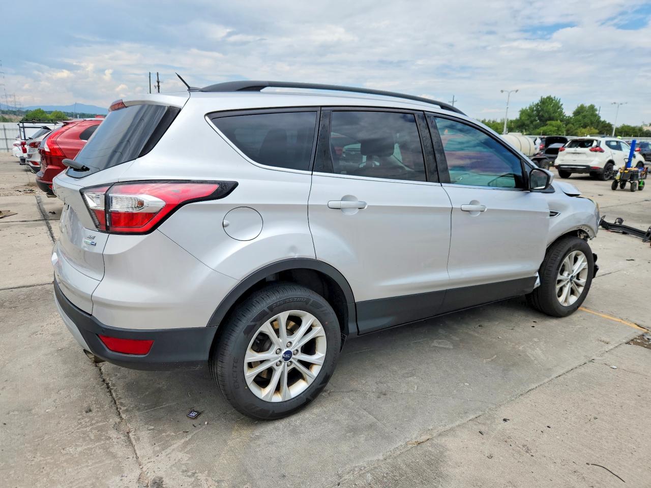 2017 Ford Escape Se Silver vin: 1FMCU9GD3HUD47448