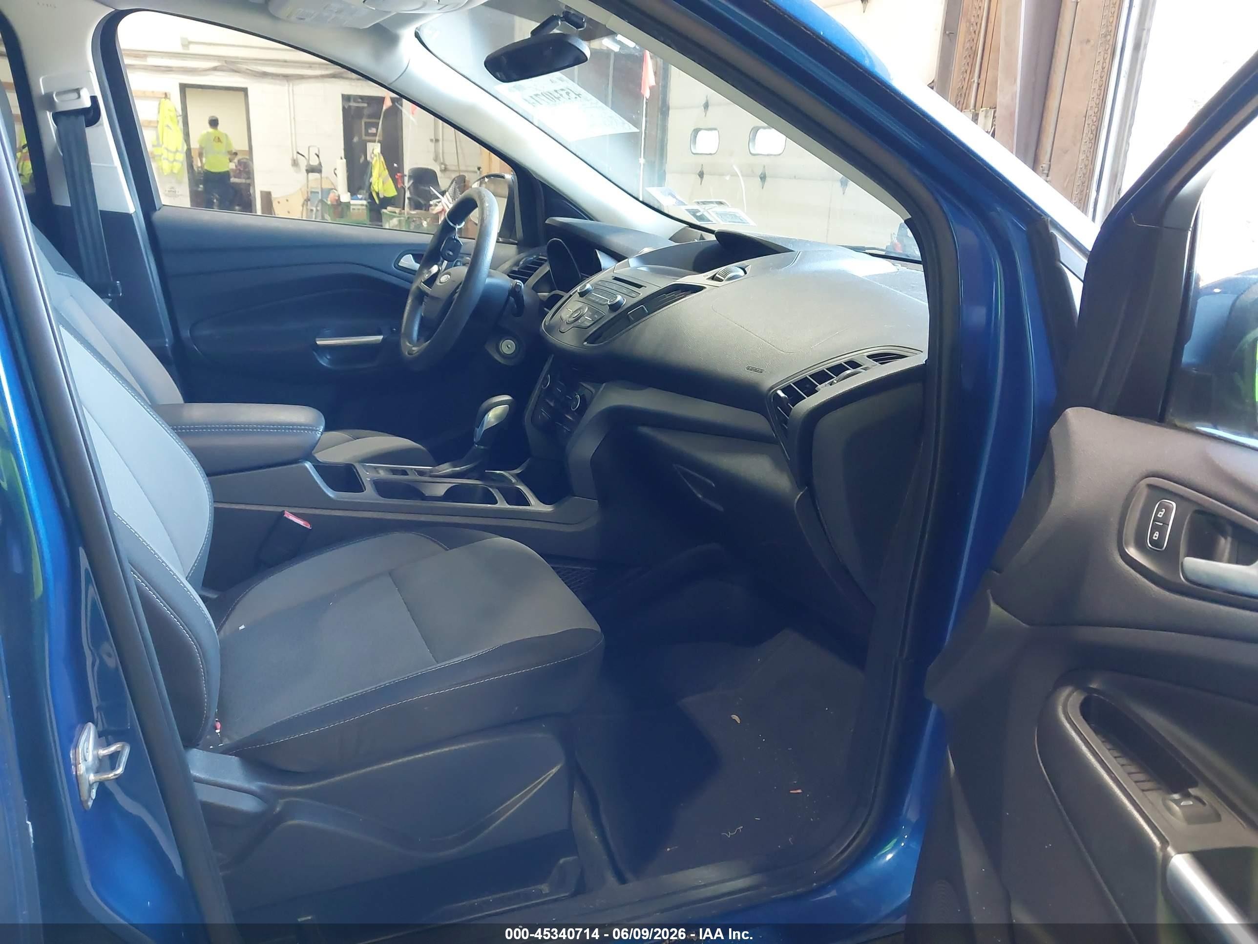 2018 Ford Escape Se Blue vin: 1FMCU9GD3JUB75914