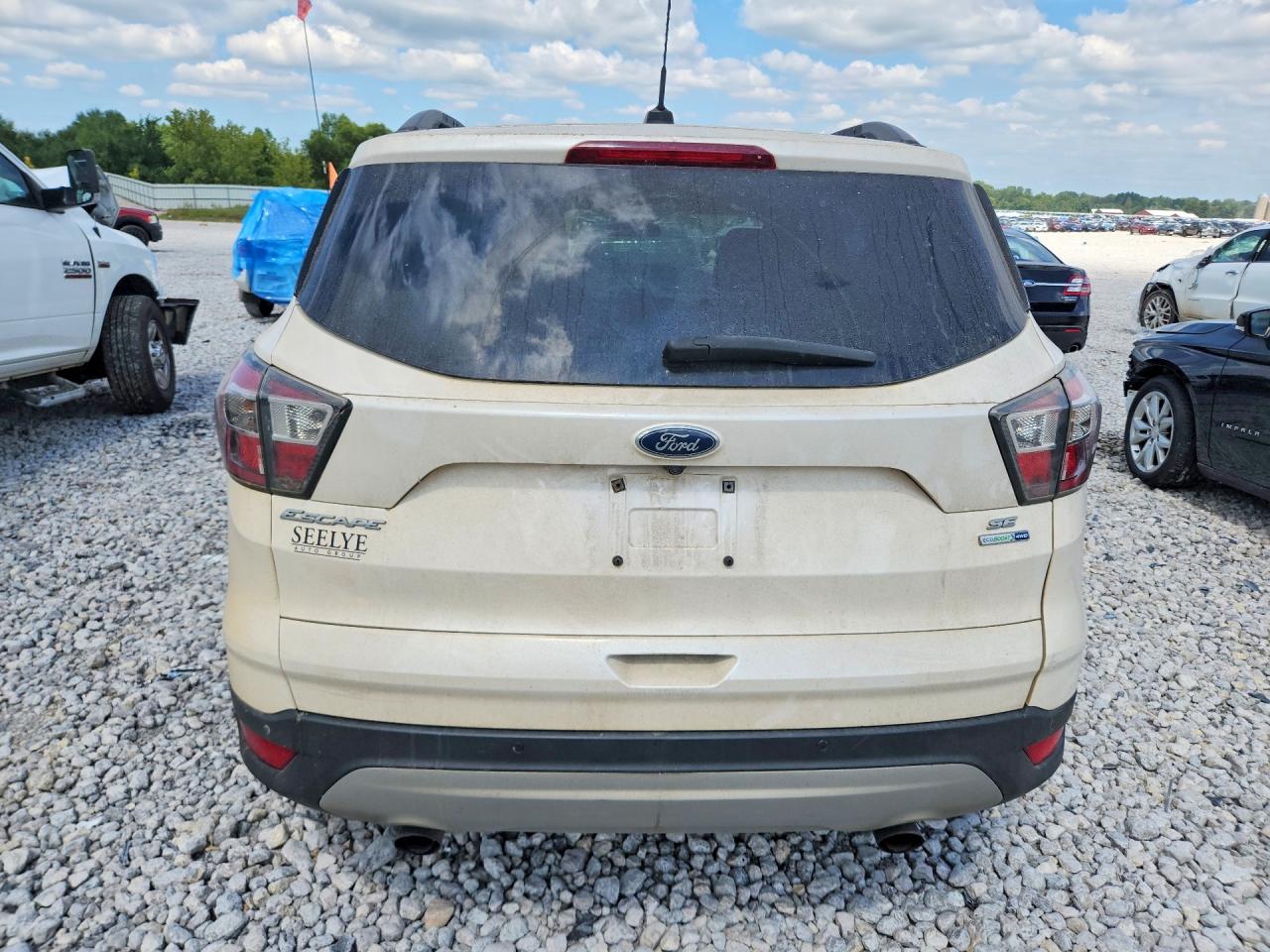 2017 Ford Escape Se Белый vin: 1FMCU9GD4HUA60703