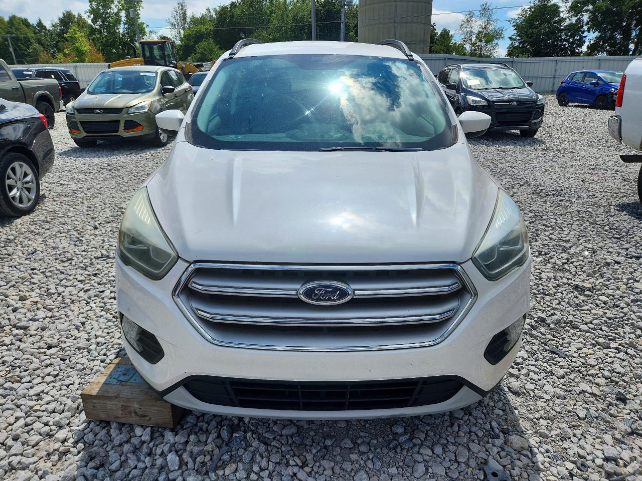2017 Ford Escape Se Белый vin: 1FMCU9GD4HUA60703