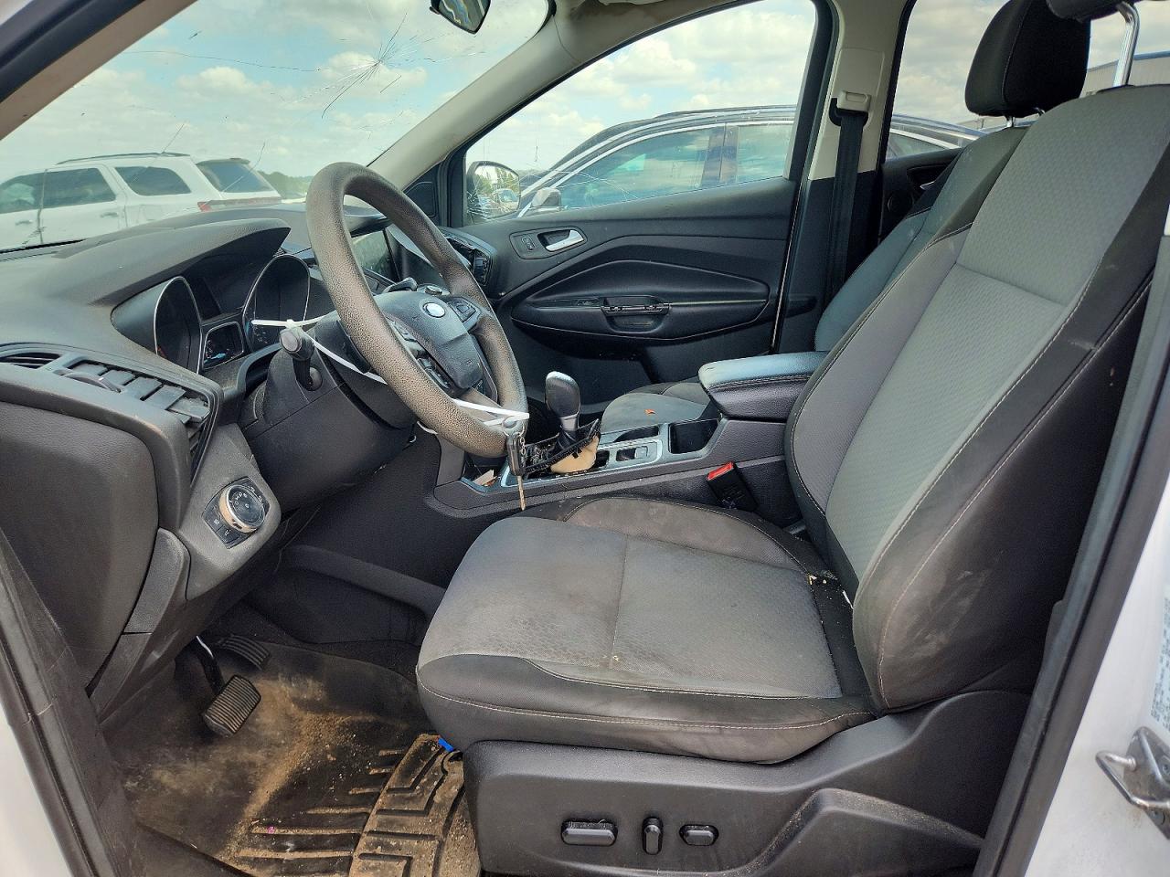 2017 Ford Escape Se Белый vin: 1FMCU9GD4HUA60703