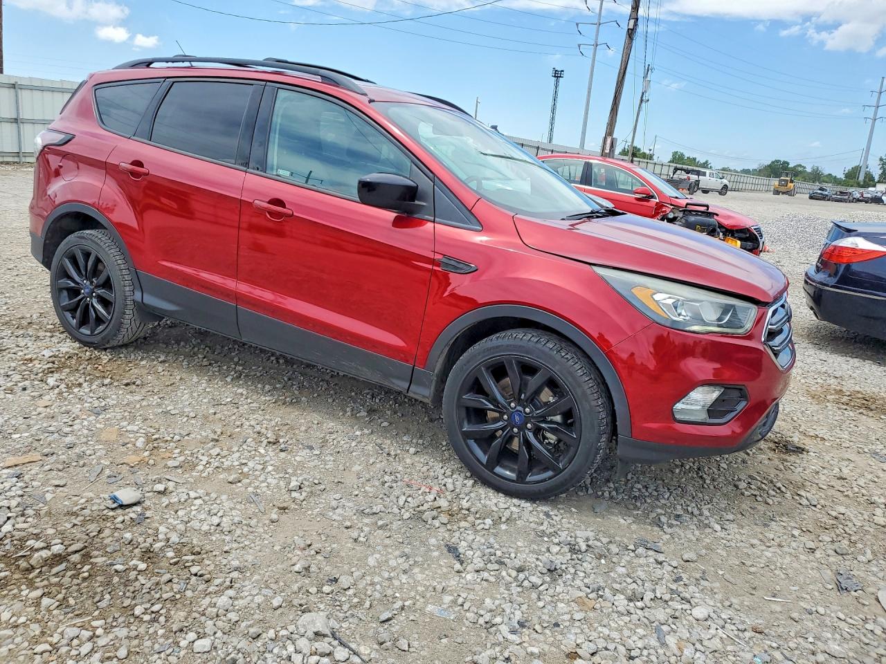 2017 Ford Escape Se Красный vin: 1FMCU9GD4HUB63362