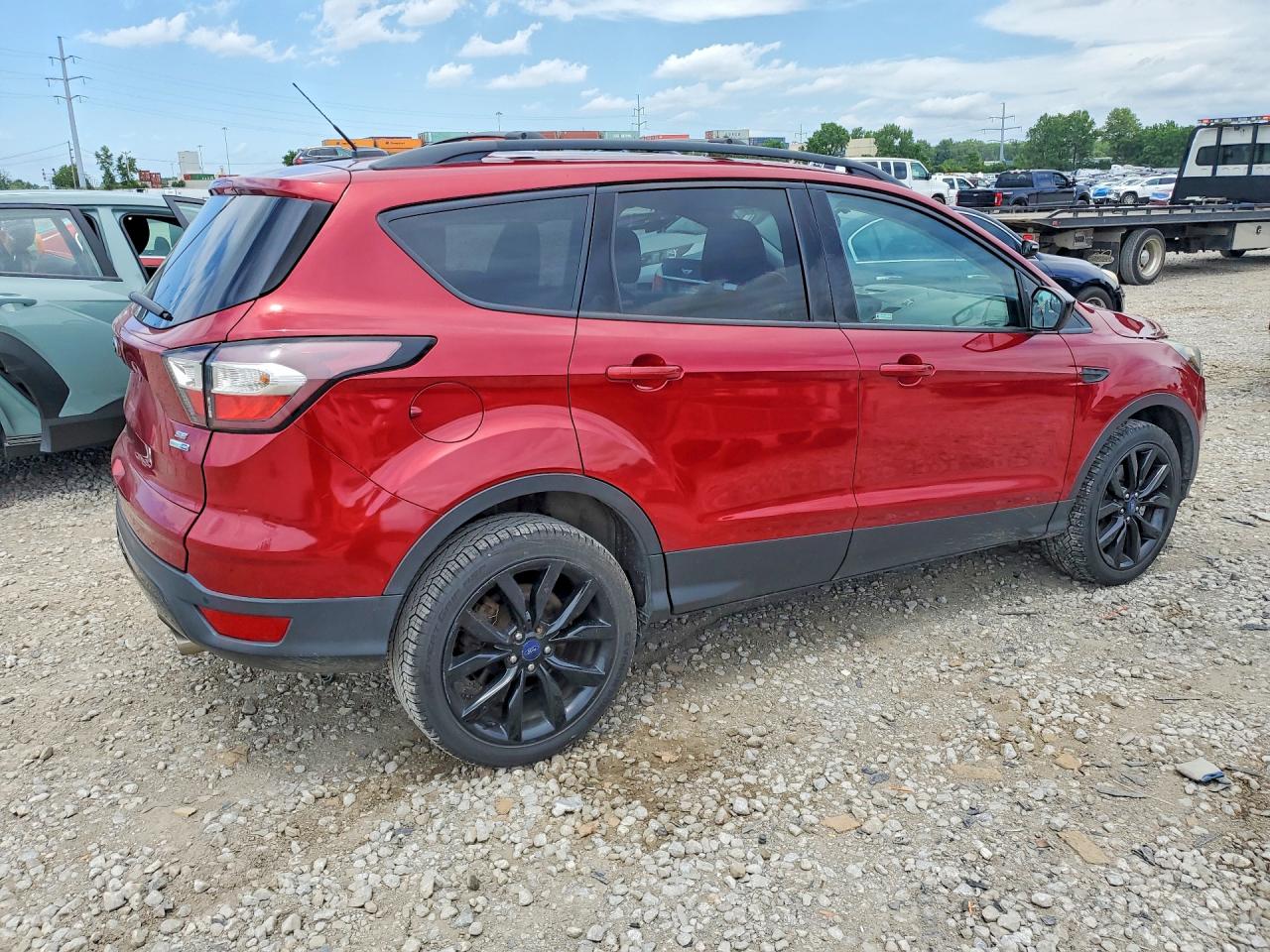 2017 Ford Escape Se Красный vin: 1FMCU9GD4HUB63362