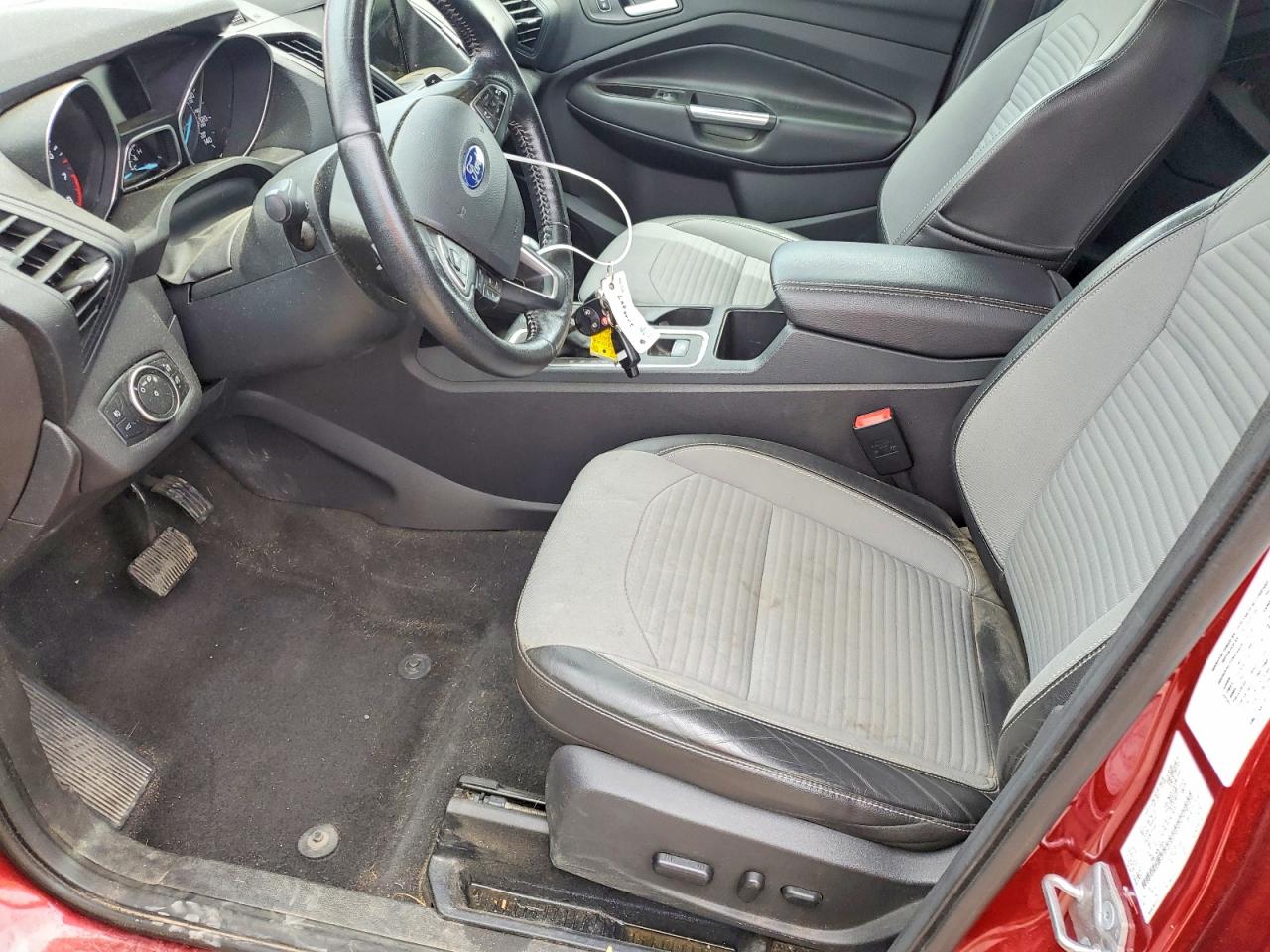 2017 Ford Escape Se Красный vin: 1FMCU9GD4HUB63362