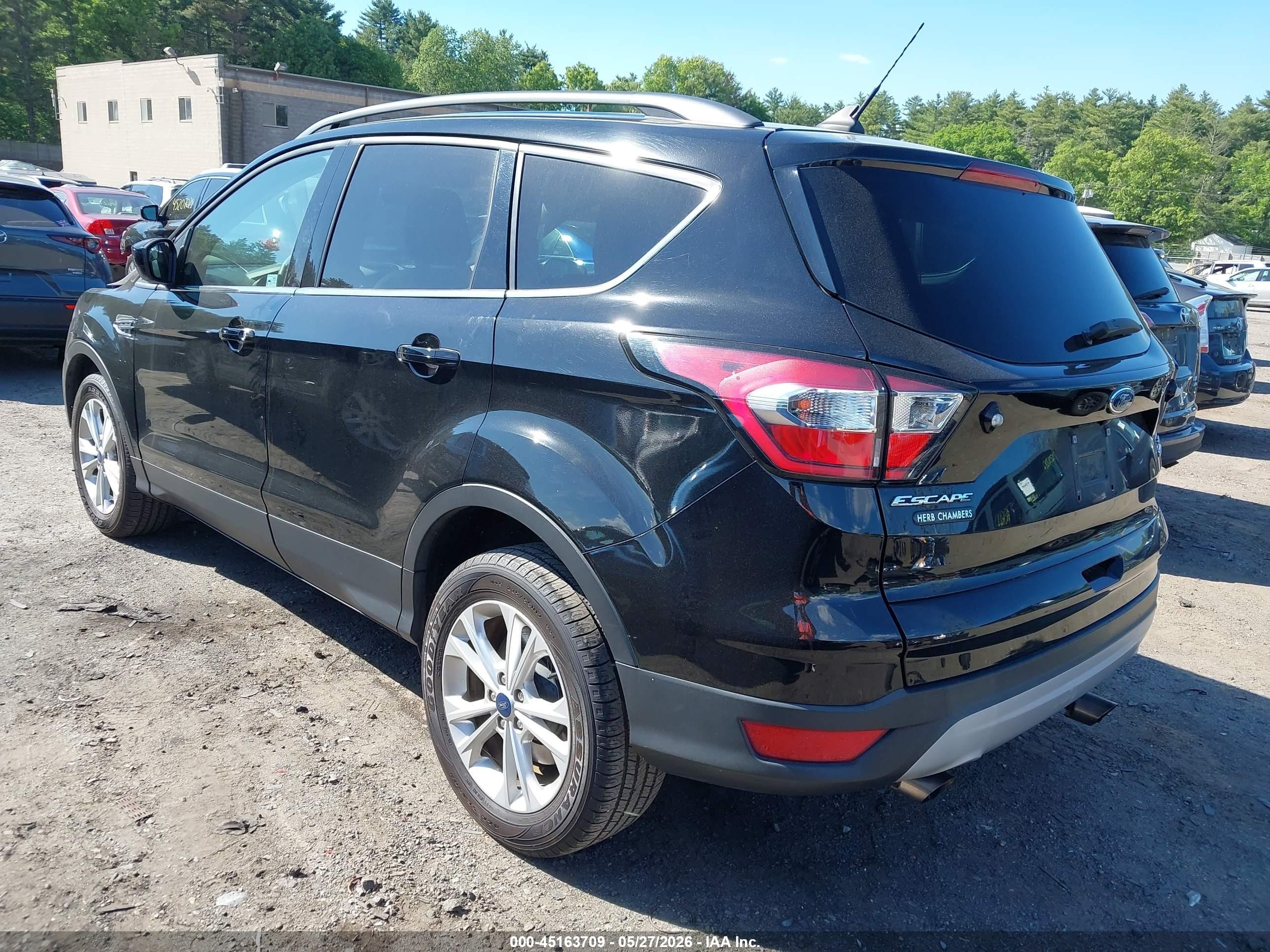 2018 Ford Escape Se Черный vin: 1FMCU9GD4JUD11712