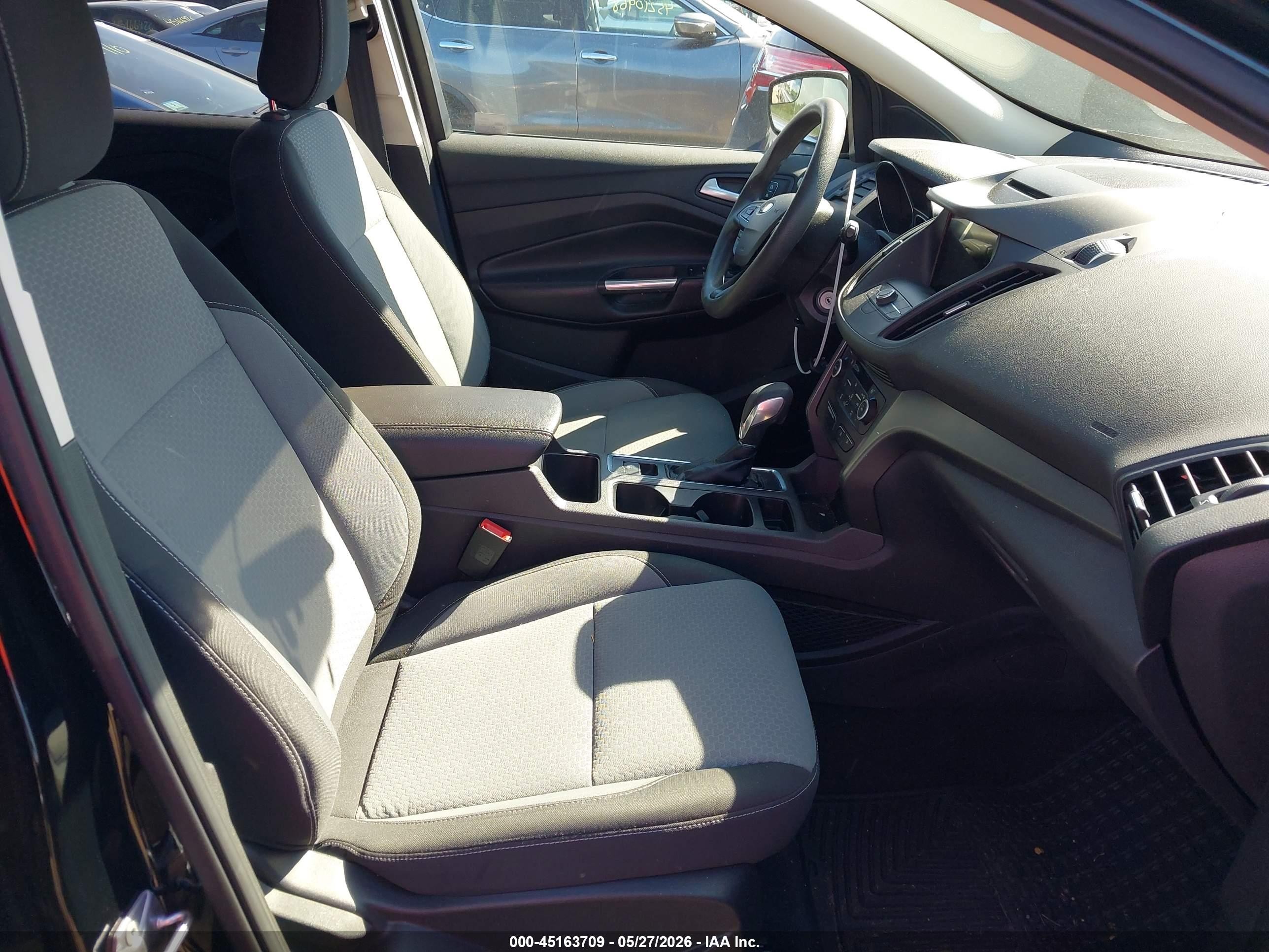 2018 Ford Escape Se Черный vin: 1FMCU9GD4JUD11712