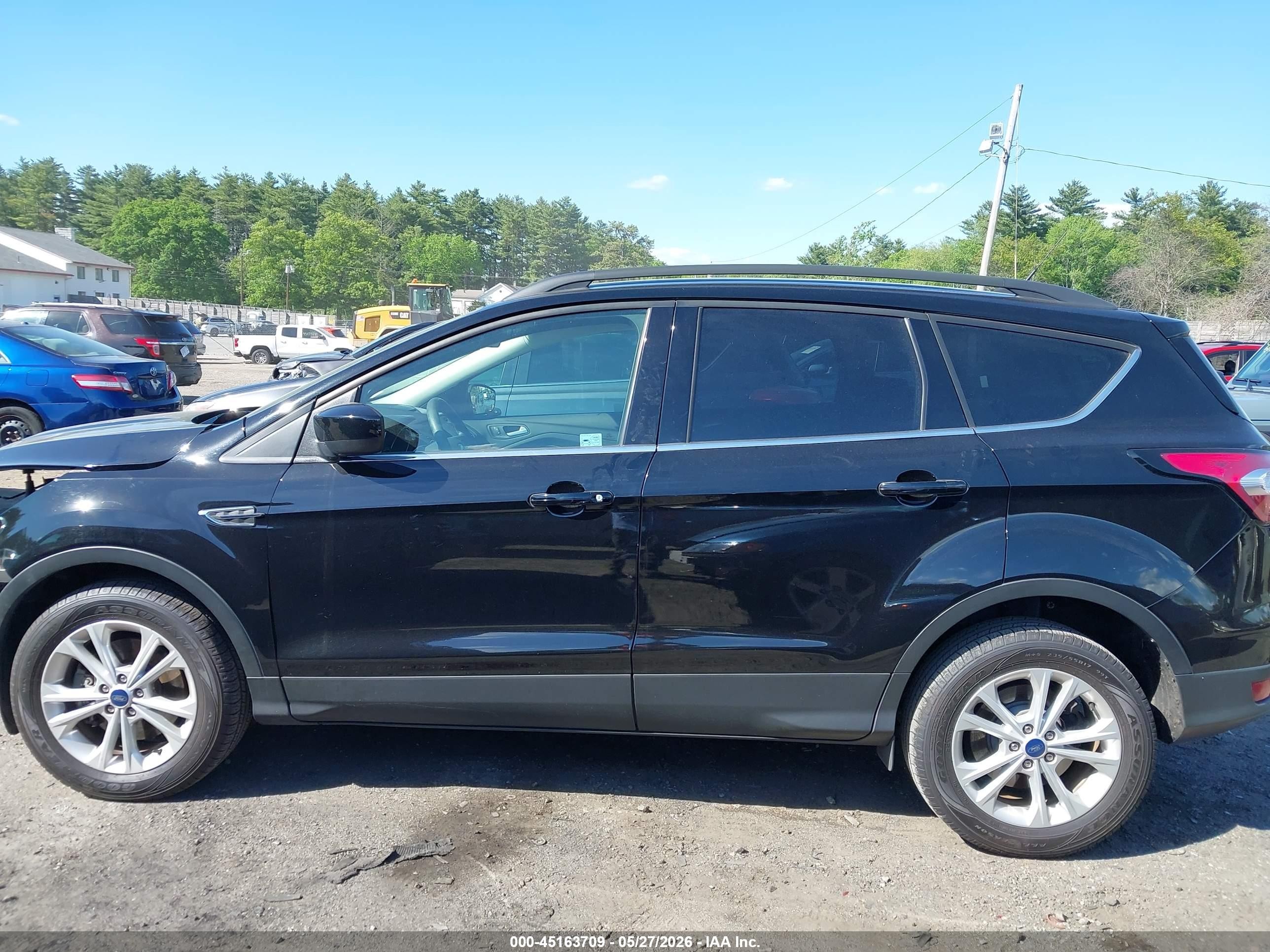 2018 Ford Escape Se Черный vin: 1FMCU9GD4JUD11712