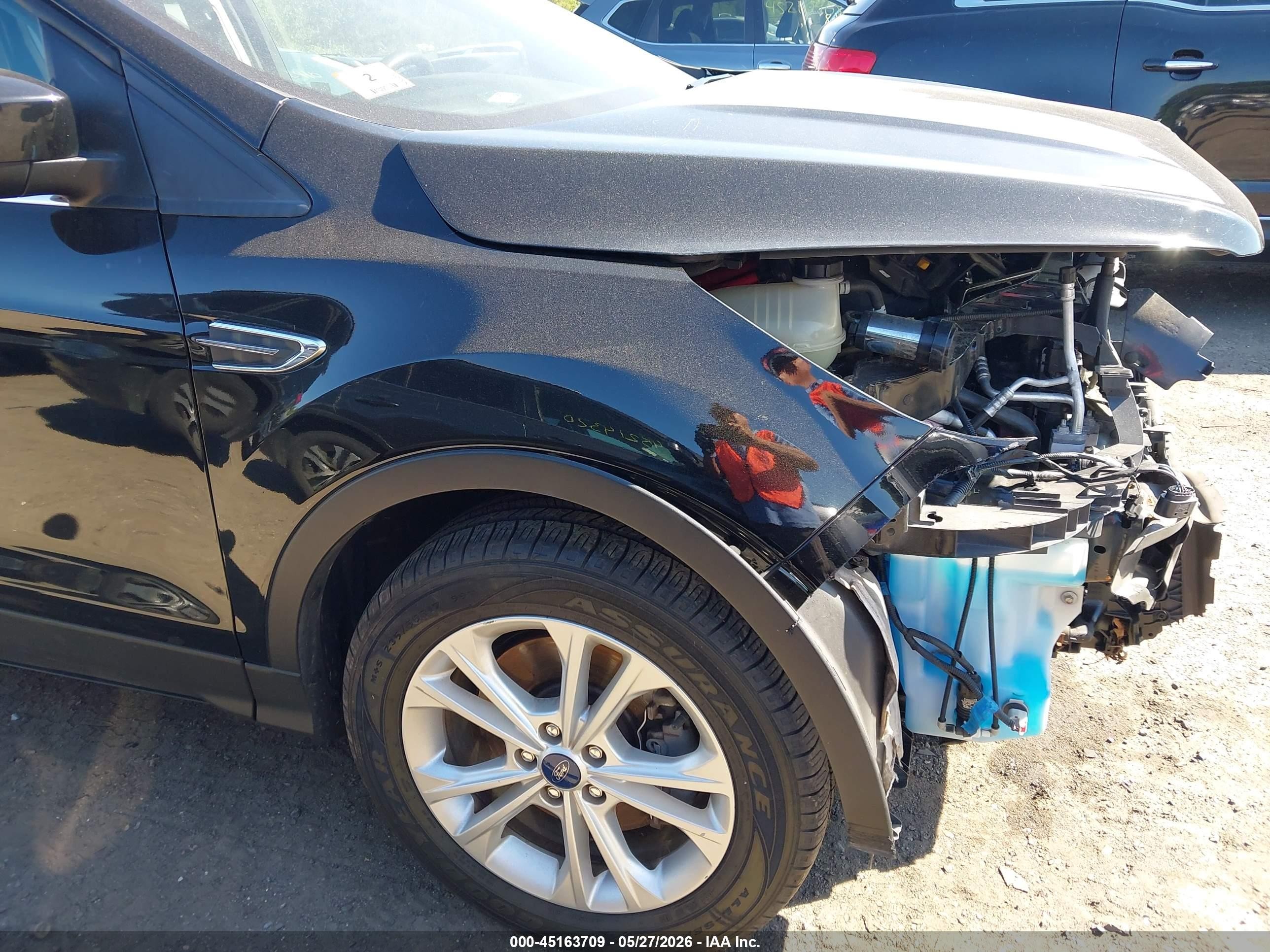 2018 Ford Escape Se Черный vin: 1FMCU9GD4JUD11712