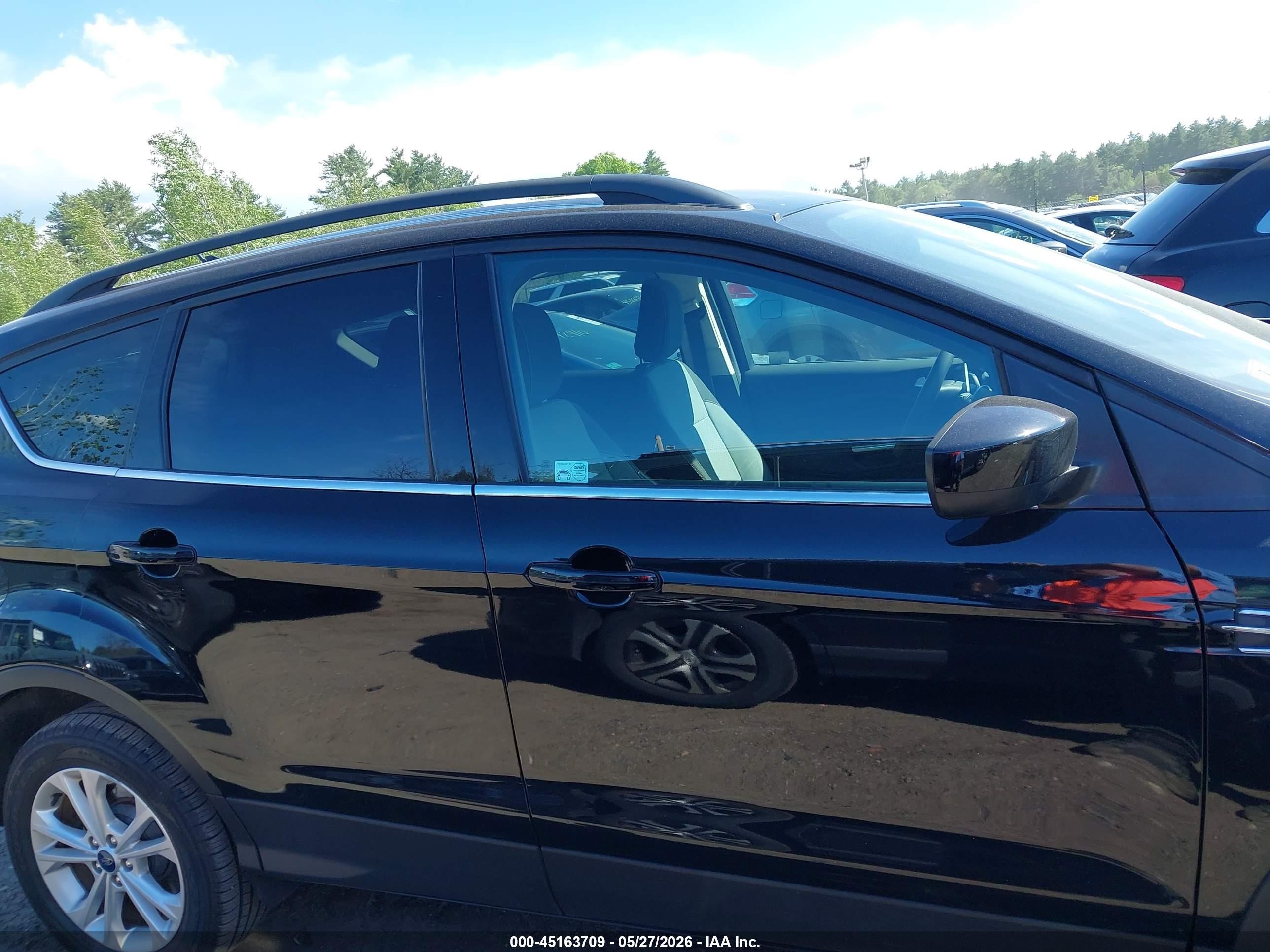 2018 Ford Escape Se Черный vin: 1FMCU9GD4JUD11712