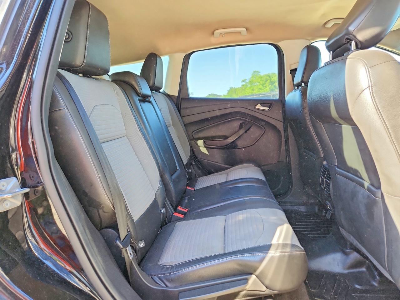 2019 Ford Escape Se Черный vin: 1FMCU9GD4KUA50910