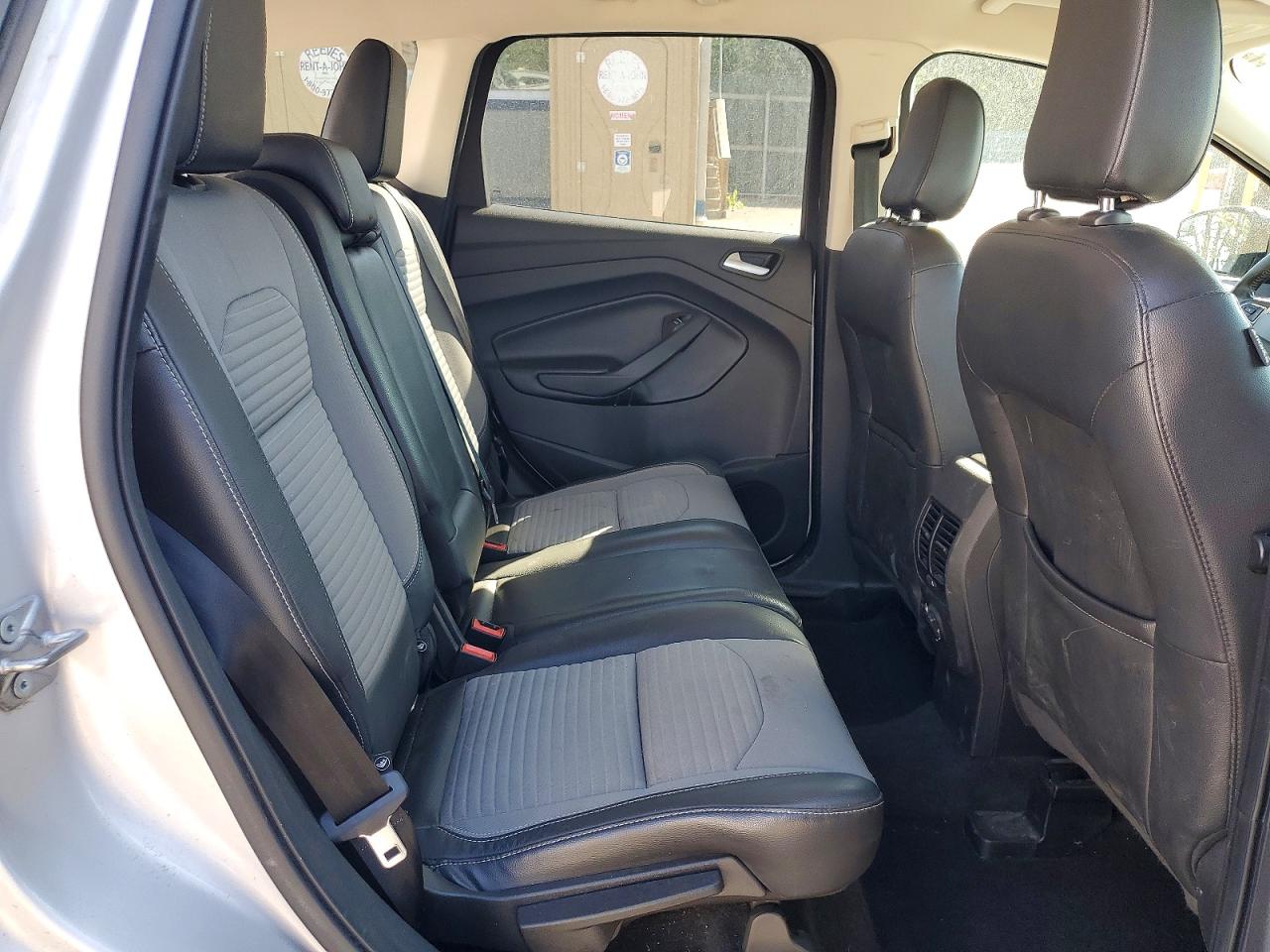 2019 Ford Escape Se Silver vin: 1FMCU9GD4KUA80750