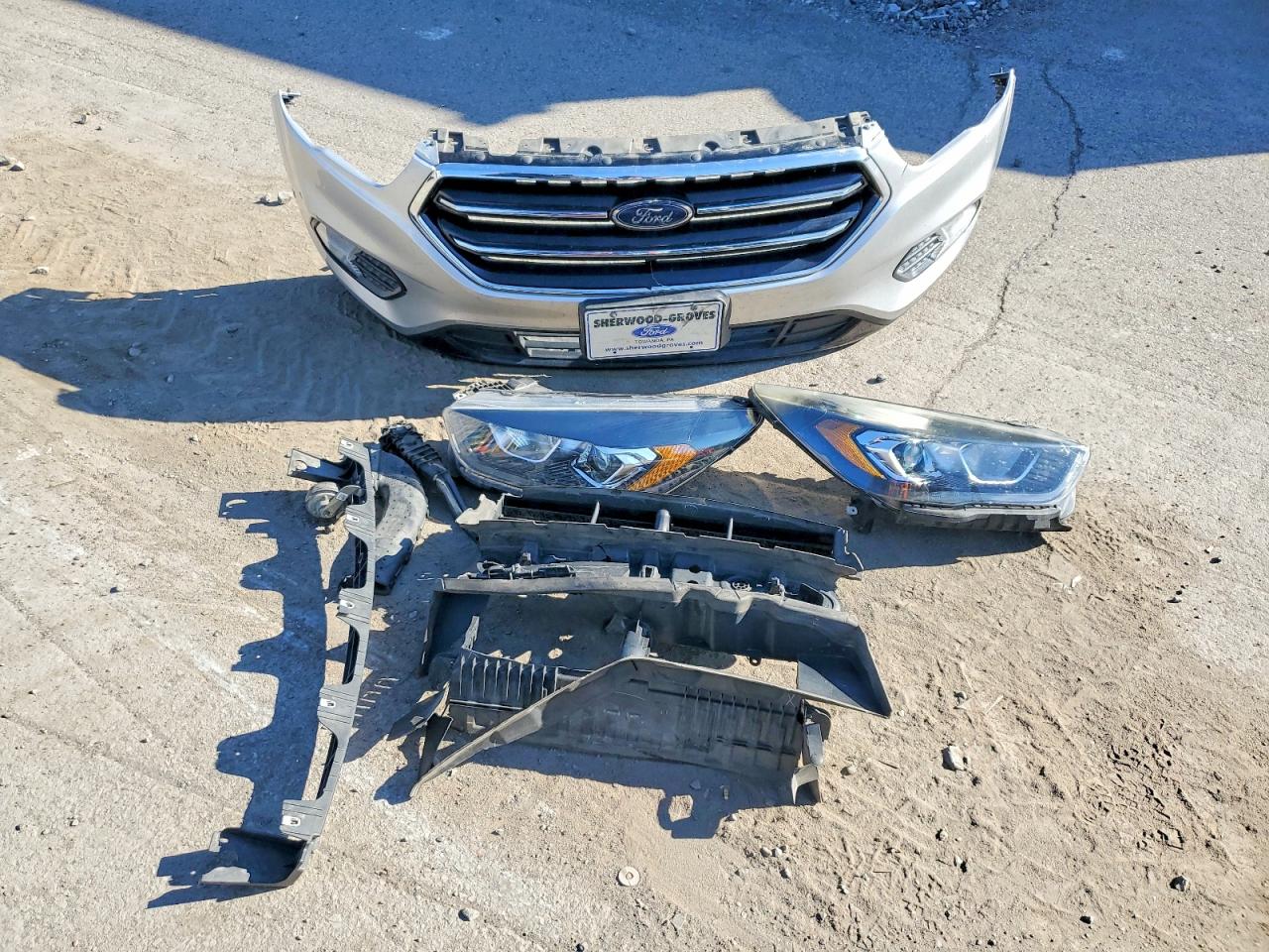 2019 Ford Escape Se Silver vin: 1FMCU9GD4KUA80750