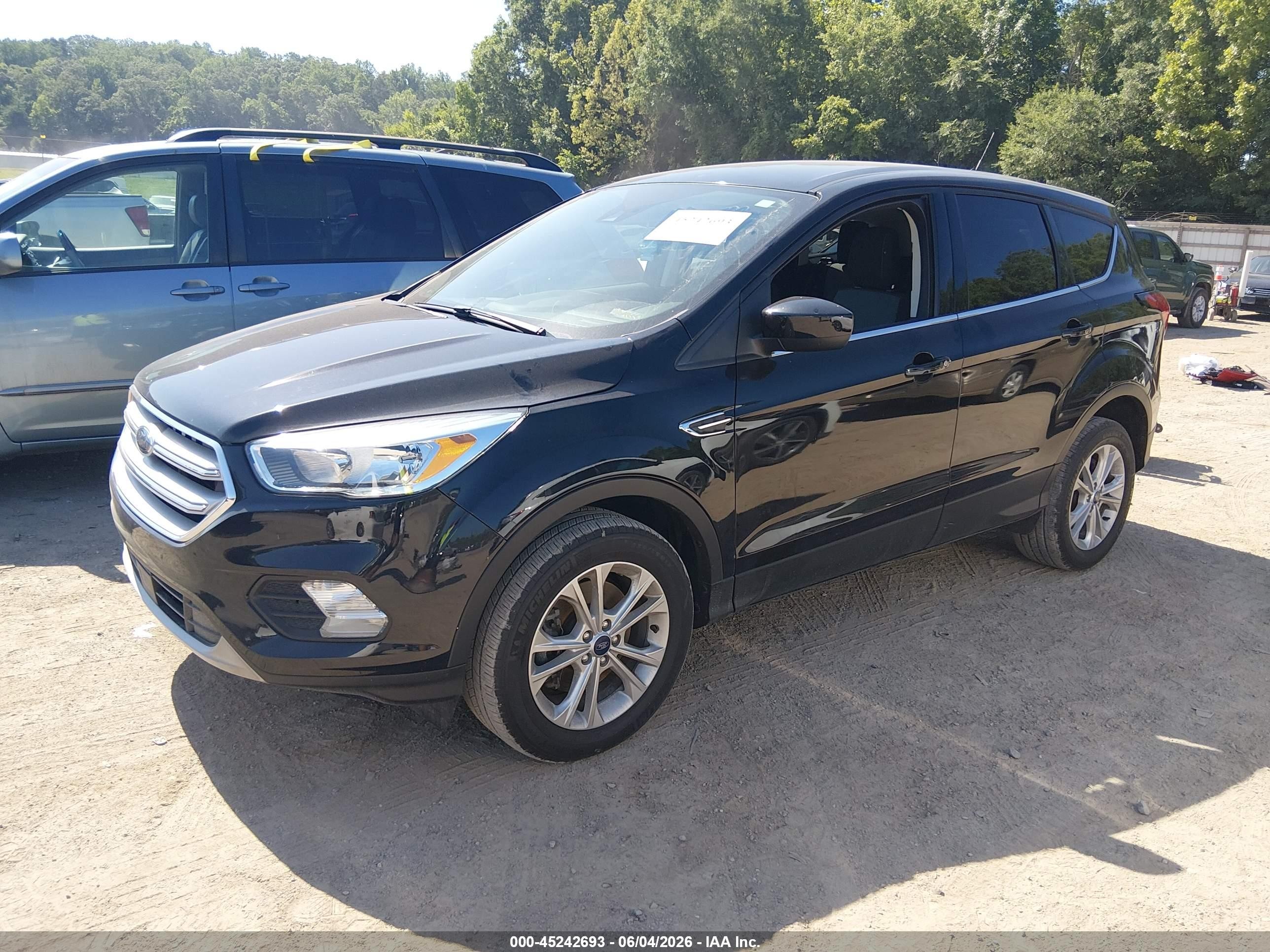 2019 Ford Escape Se Black vin: 1FMCU9GD4KUB24066
