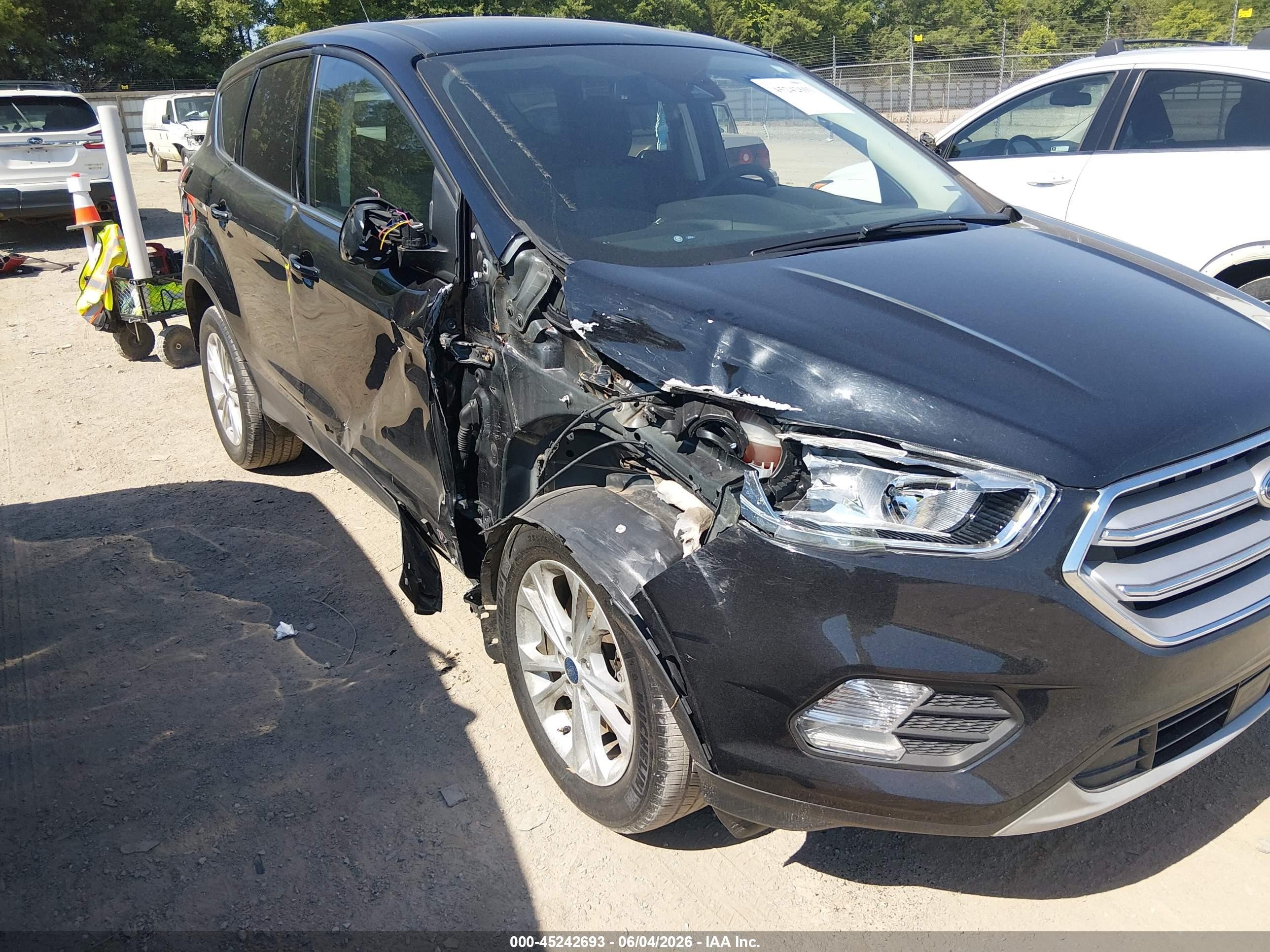 2019 Ford Escape Se Black vin: 1FMCU9GD4KUB24066