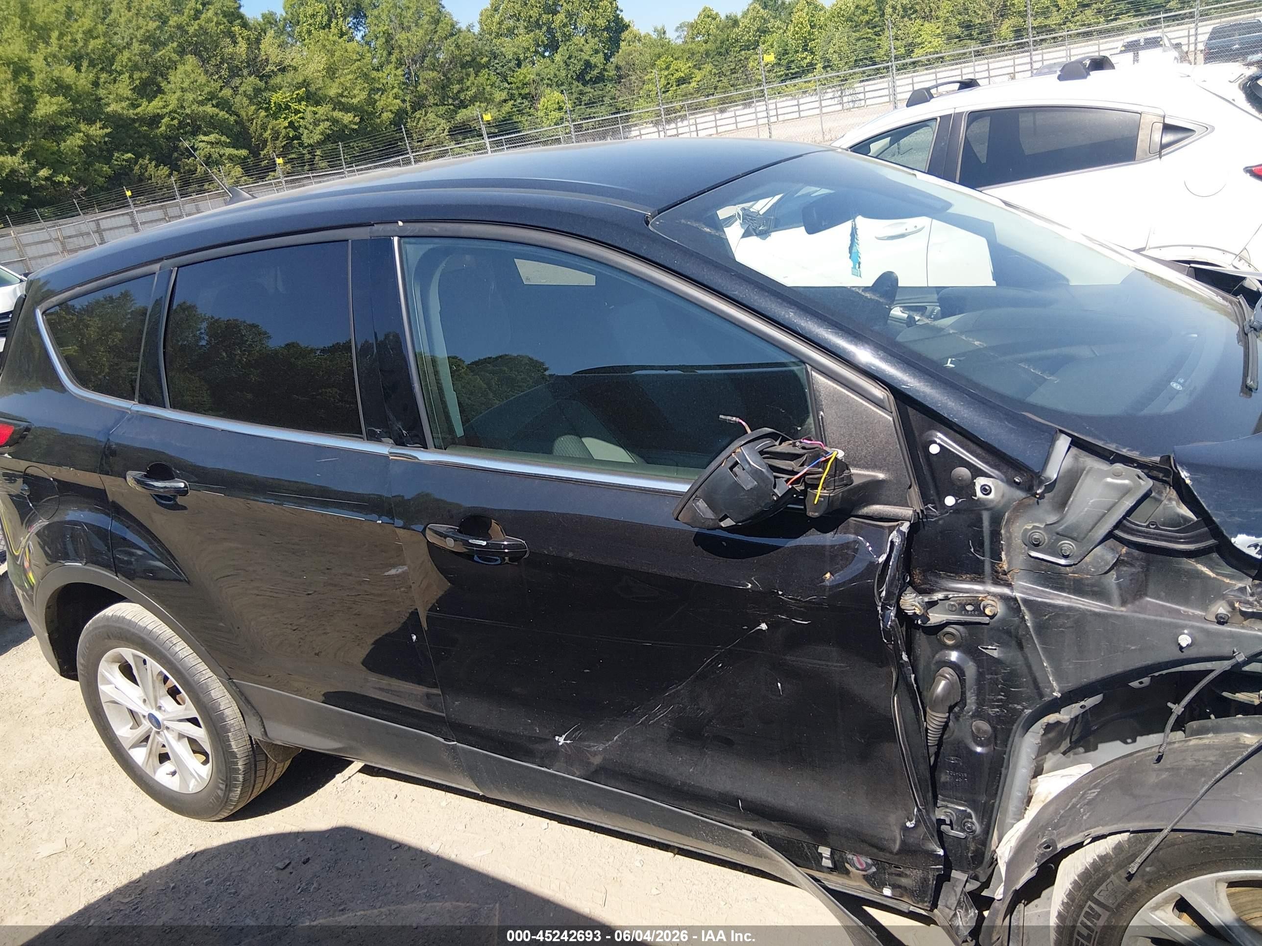 2019 Ford Escape Se Black vin: 1FMCU9GD4KUB24066