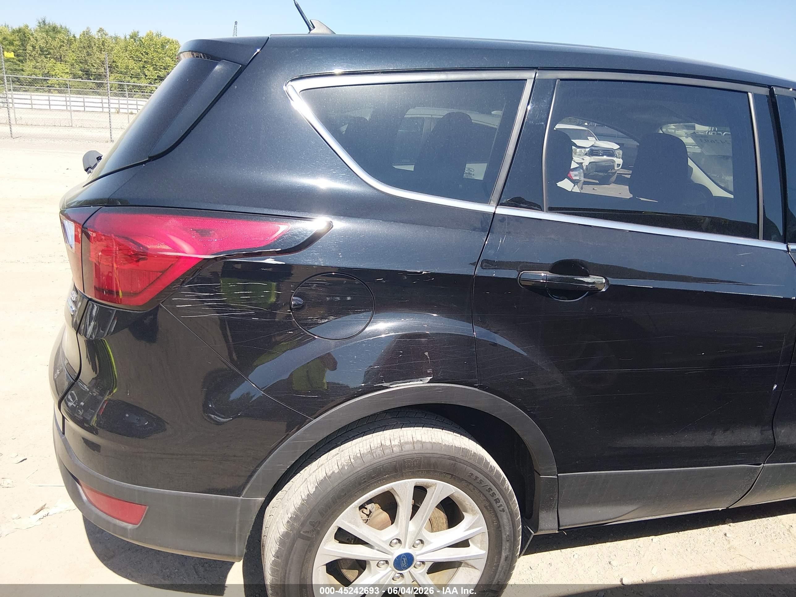 2019 Ford Escape Se Black vin: 1FMCU9GD4KUB24066