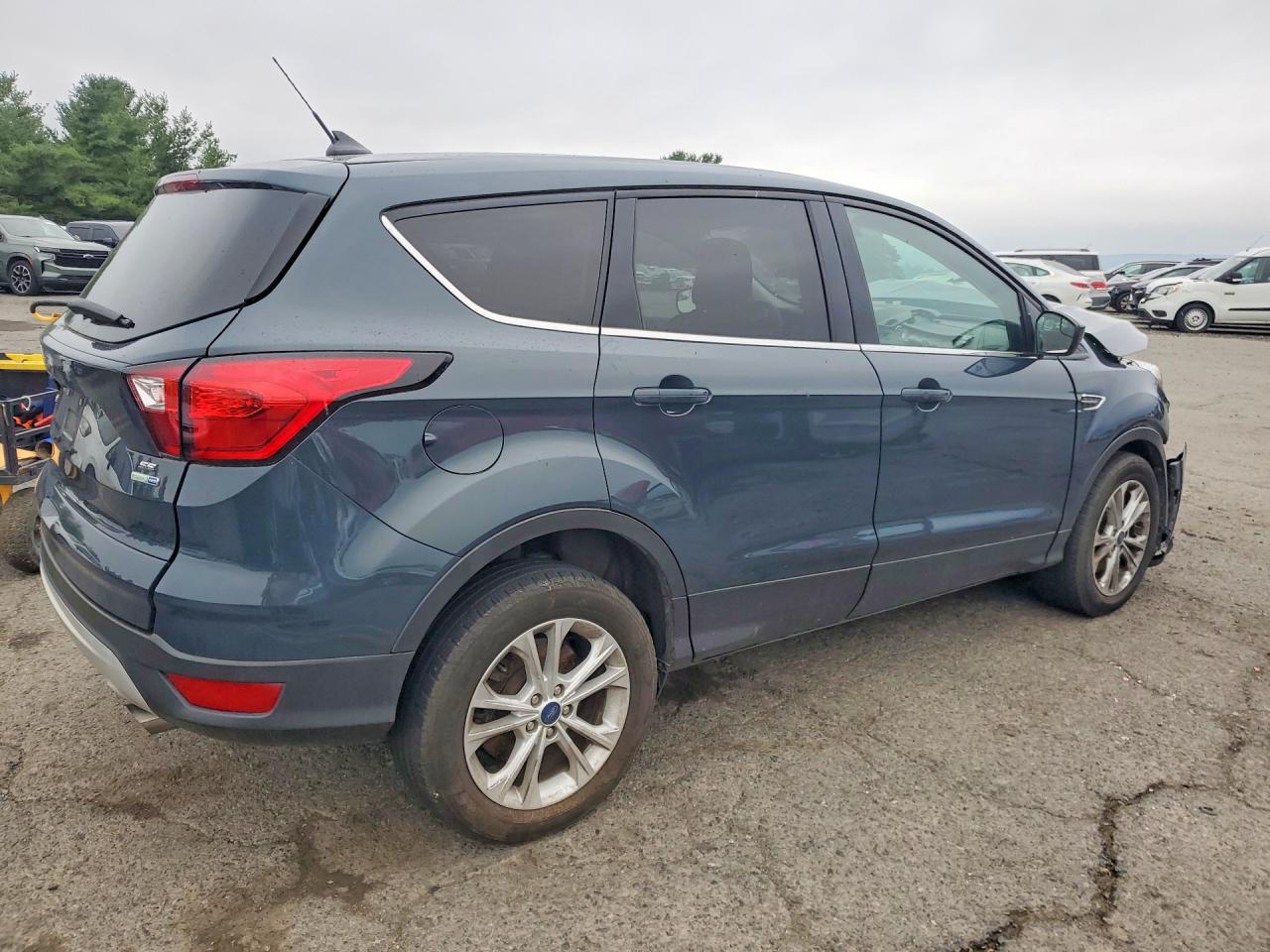 2019 Ford Escape Se Blue vin: 1FMCU9GD4KUC22899