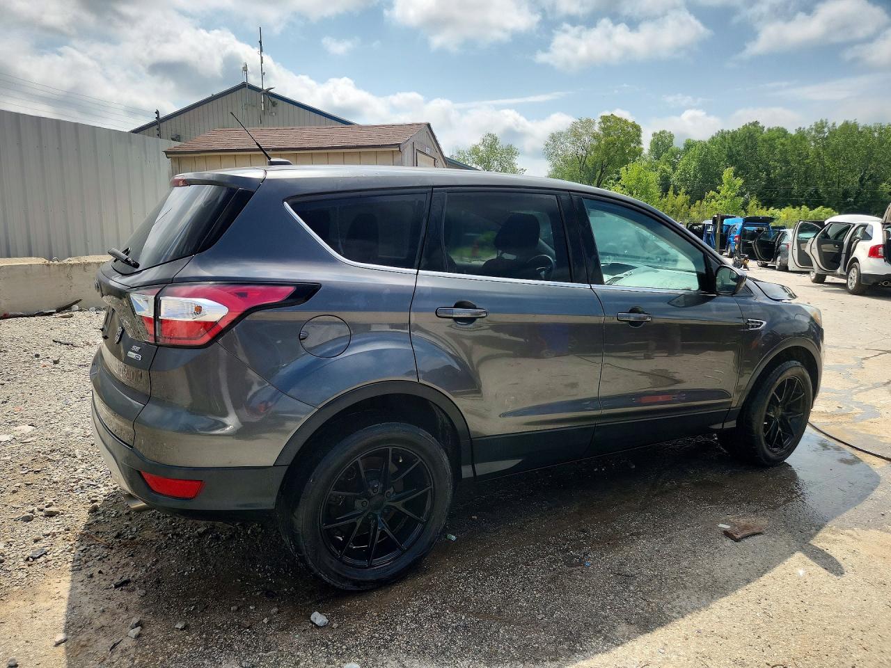 2017 Ford Escape Se Gray vin: 1FMCU9GD5HUD14077