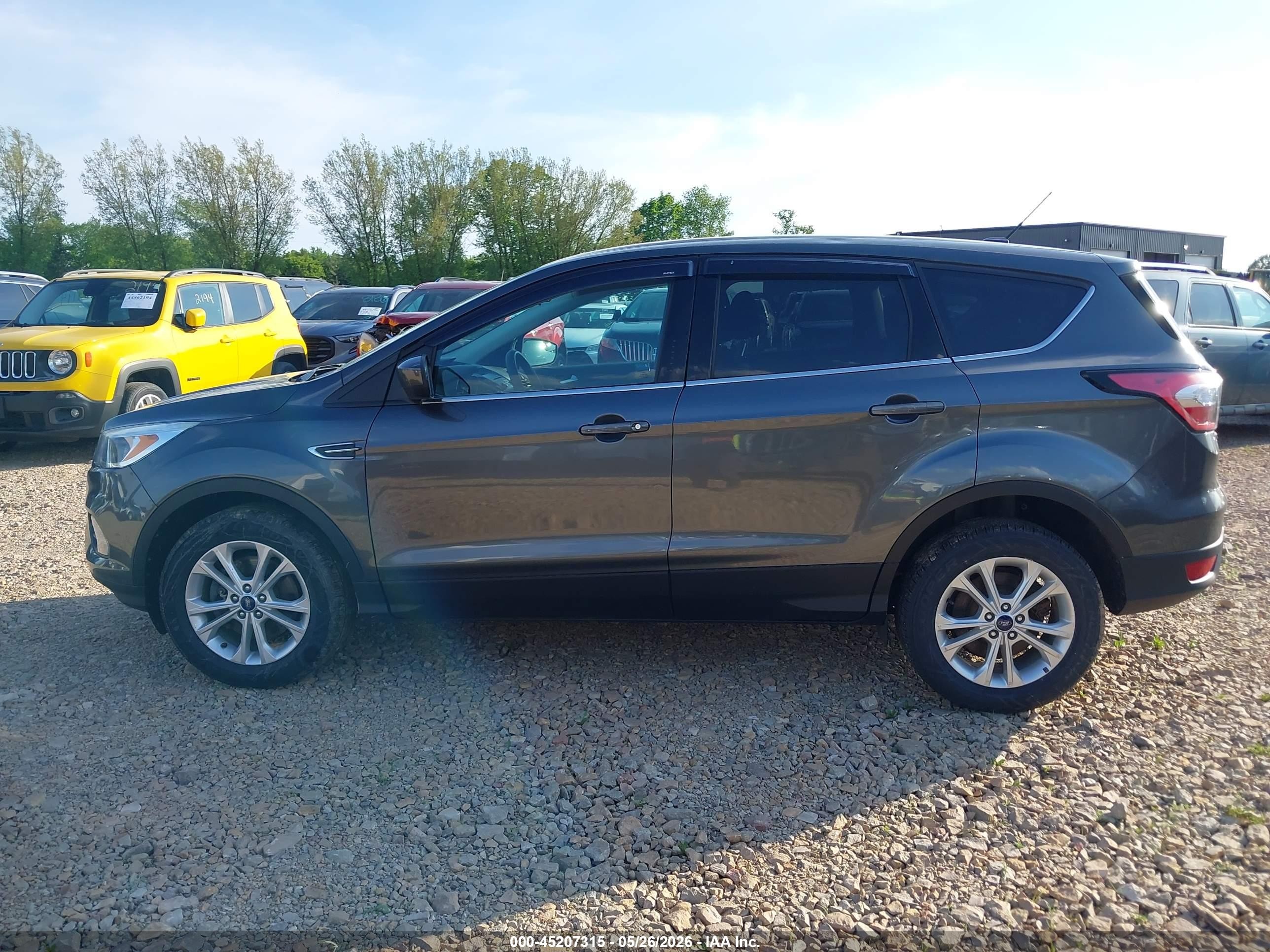 2017 Ford Escape Se Черный vin: 1FMCU9GD5HUE24448