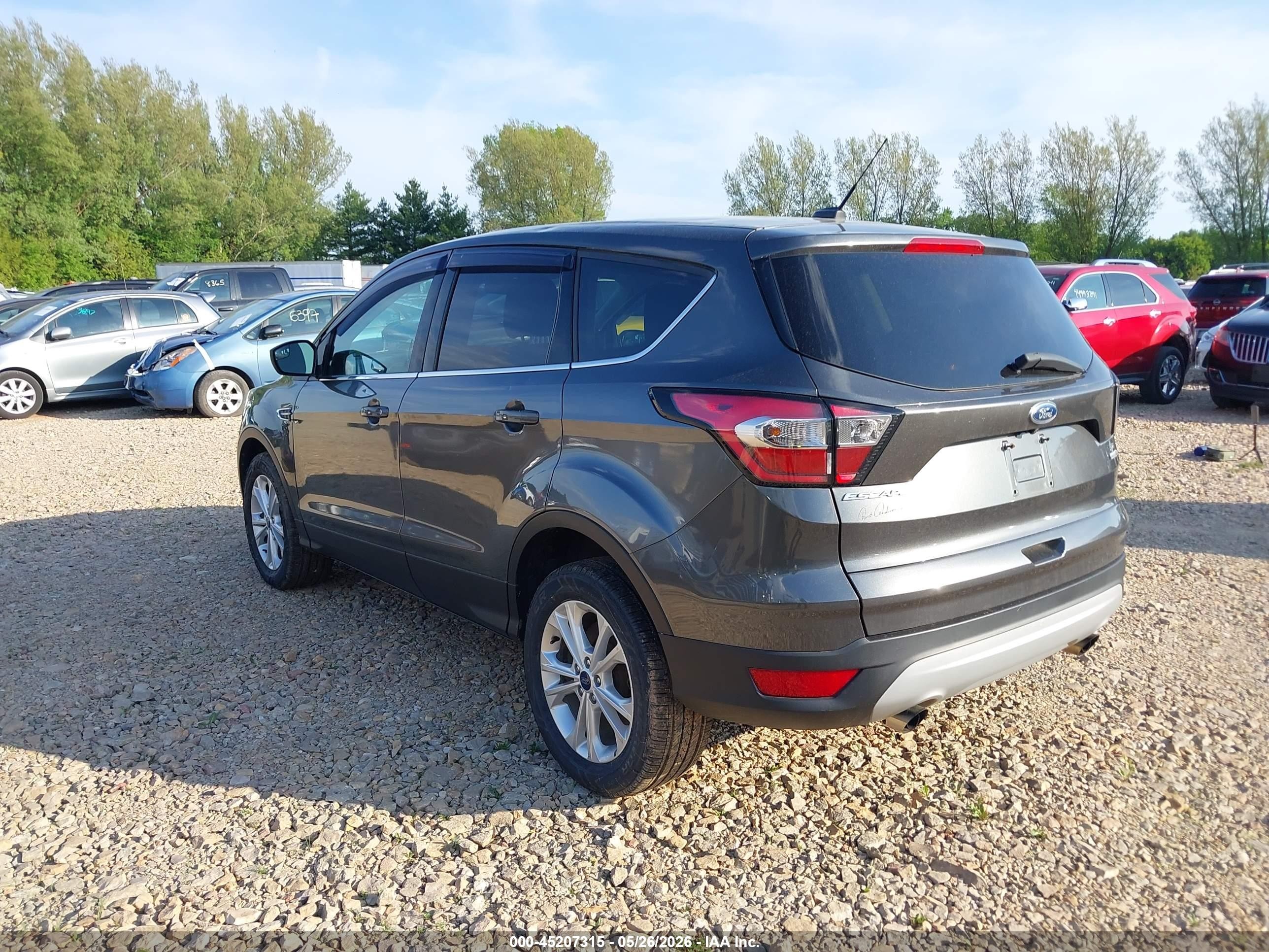 2017 Ford Escape Se Черный vin: 1FMCU9GD5HUE24448