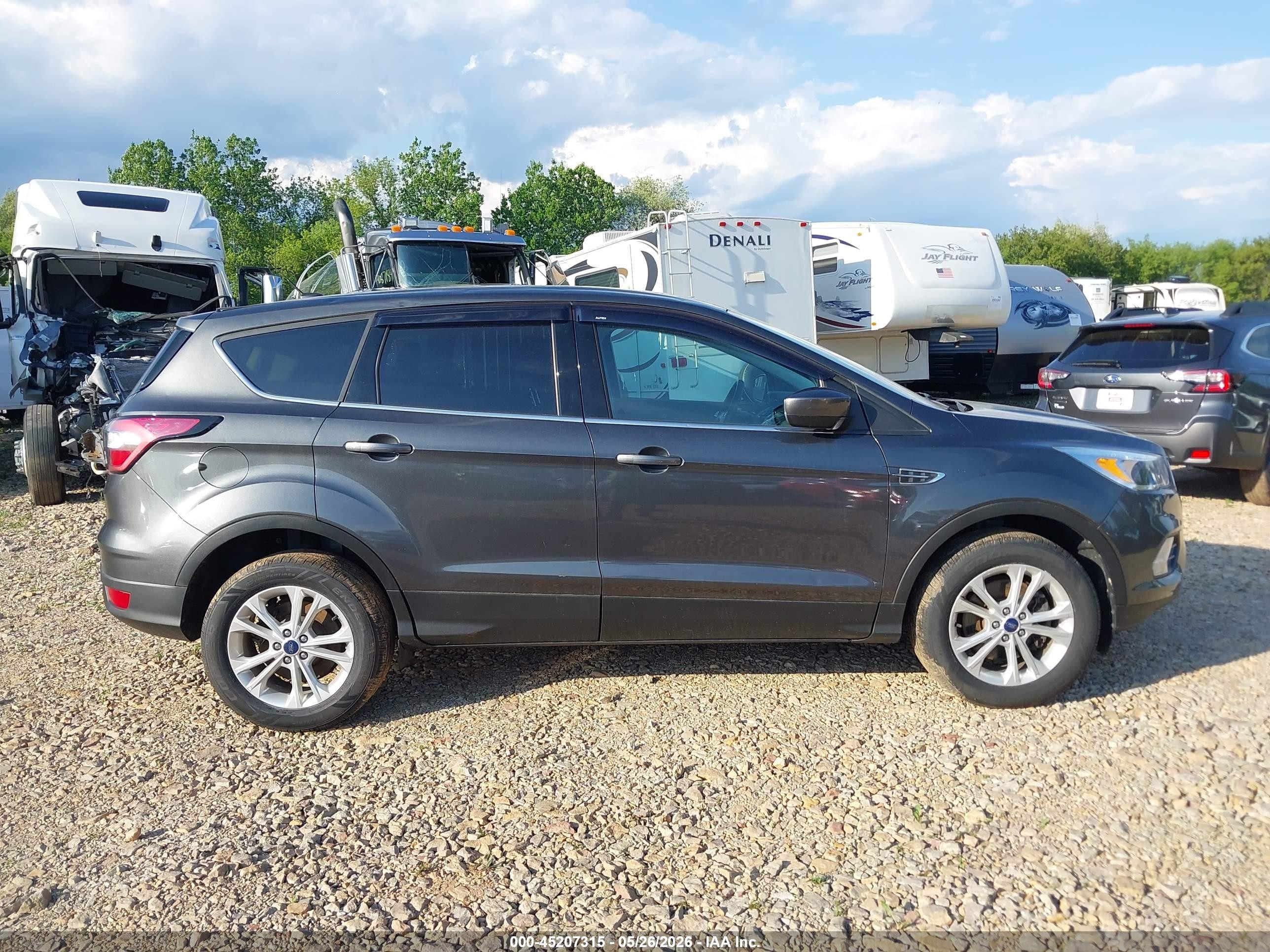 2017 Ford Escape Se Черный vin: 1FMCU9GD5HUE24448