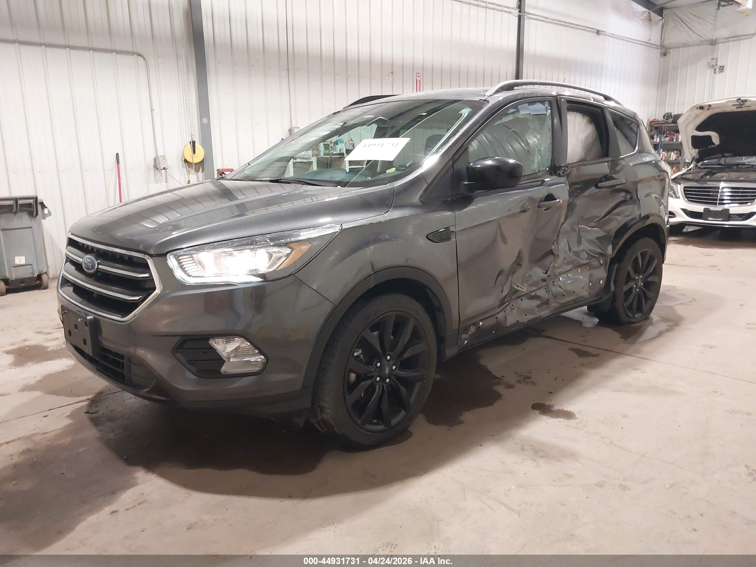 2018 Ford Escape Se Gray vin: 1FMCU9GD5JUA42331