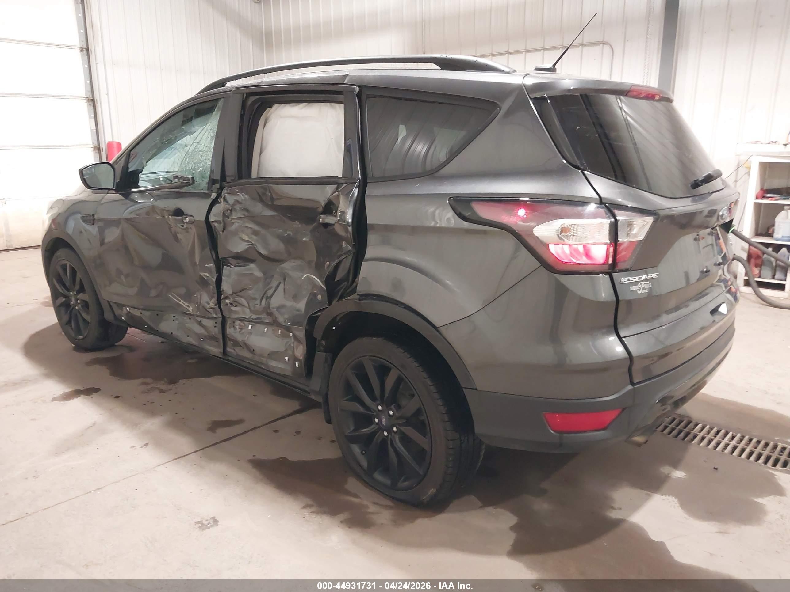 2018 Ford Escape Se Gray vin: 1FMCU9GD5JUA42331