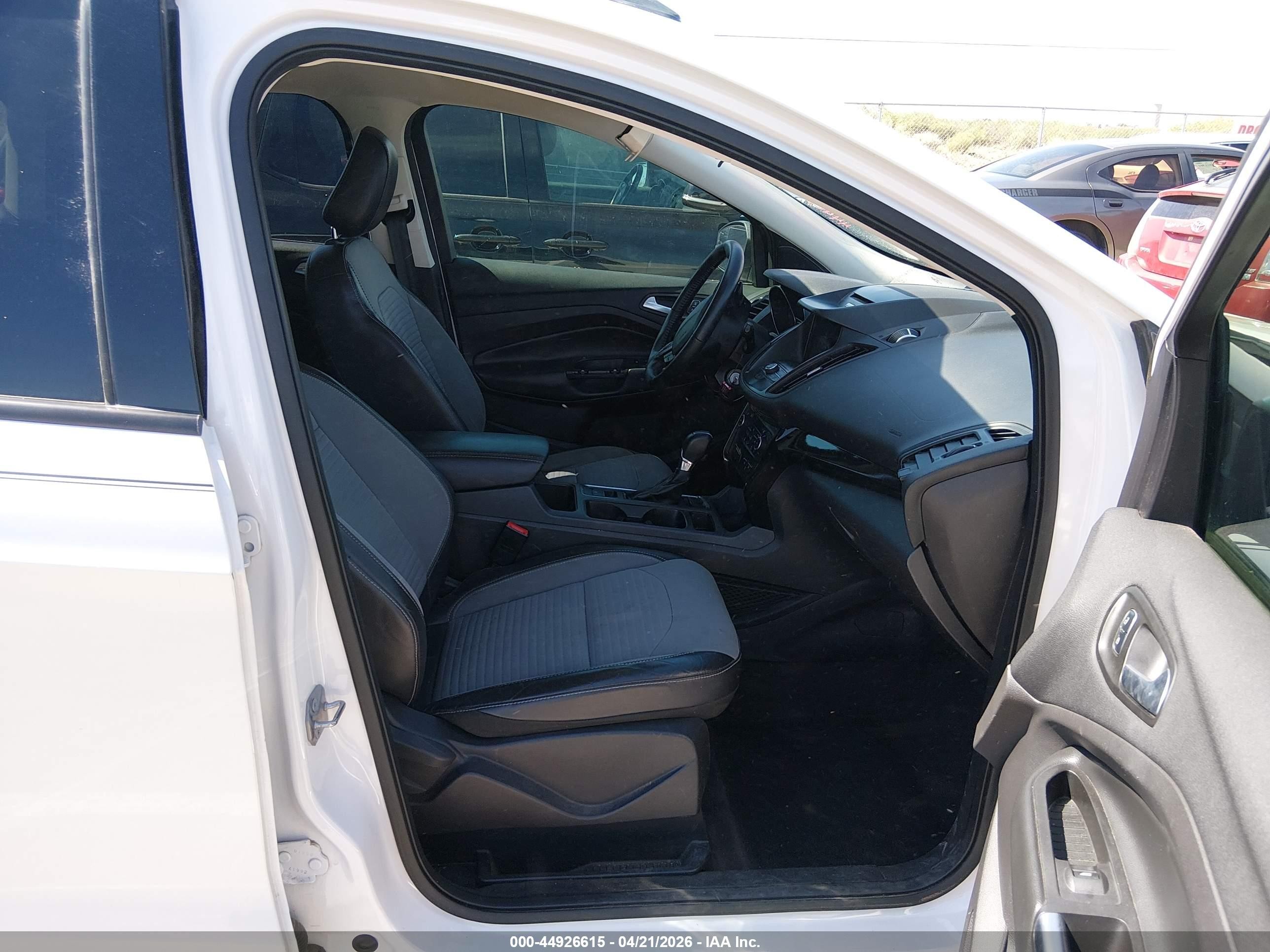2018 Ford Escape Se White vin: 1FMCU9GD5JUA60991