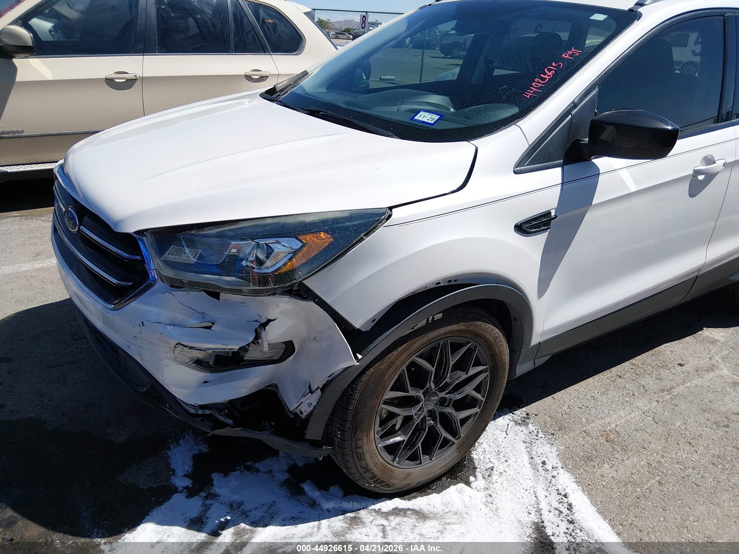 2018 Ford Escape Se White vin: 1FMCU9GD5JUA60991