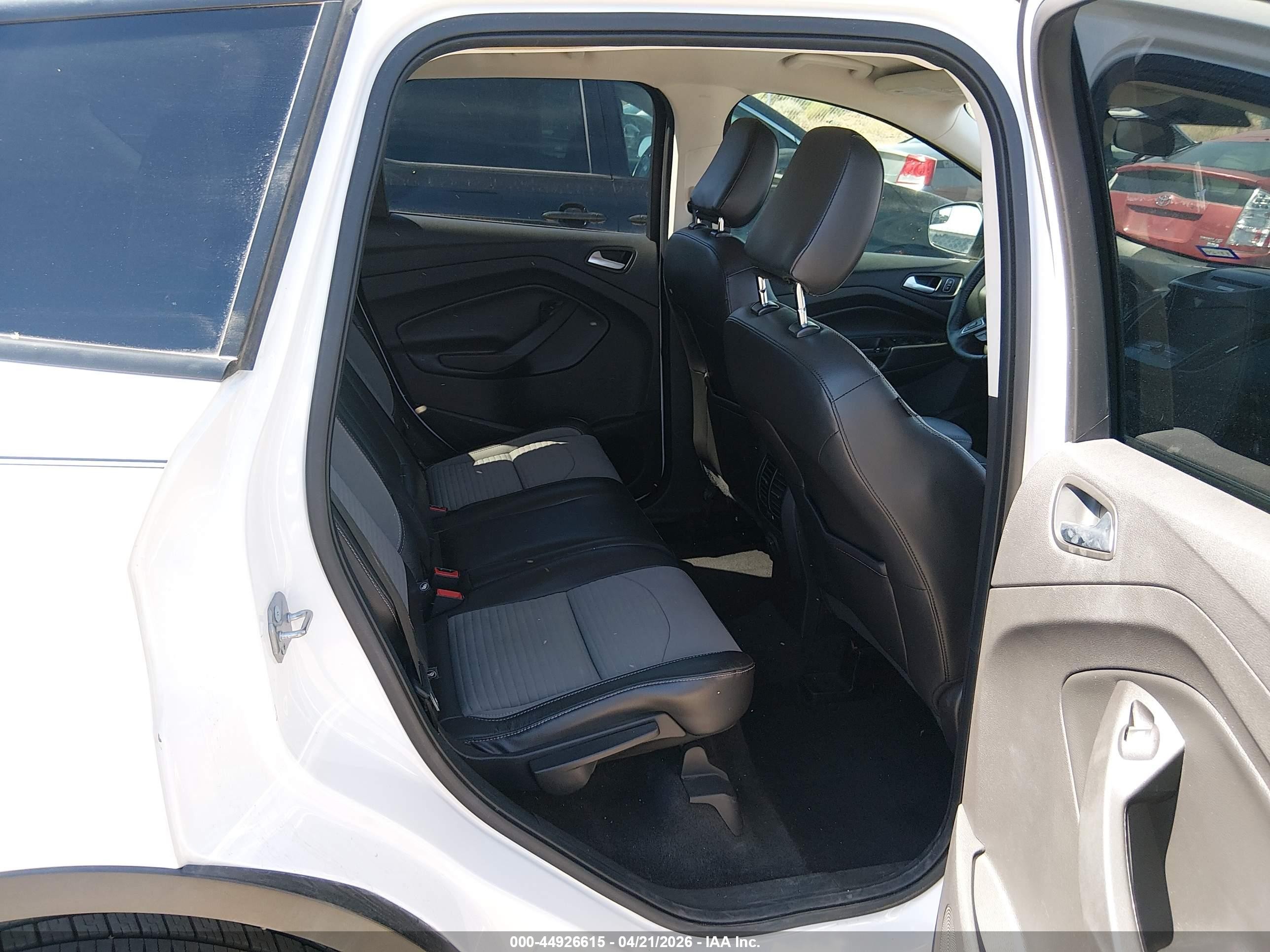 2018 Ford Escape Se White vin: 1FMCU9GD5JUA60991