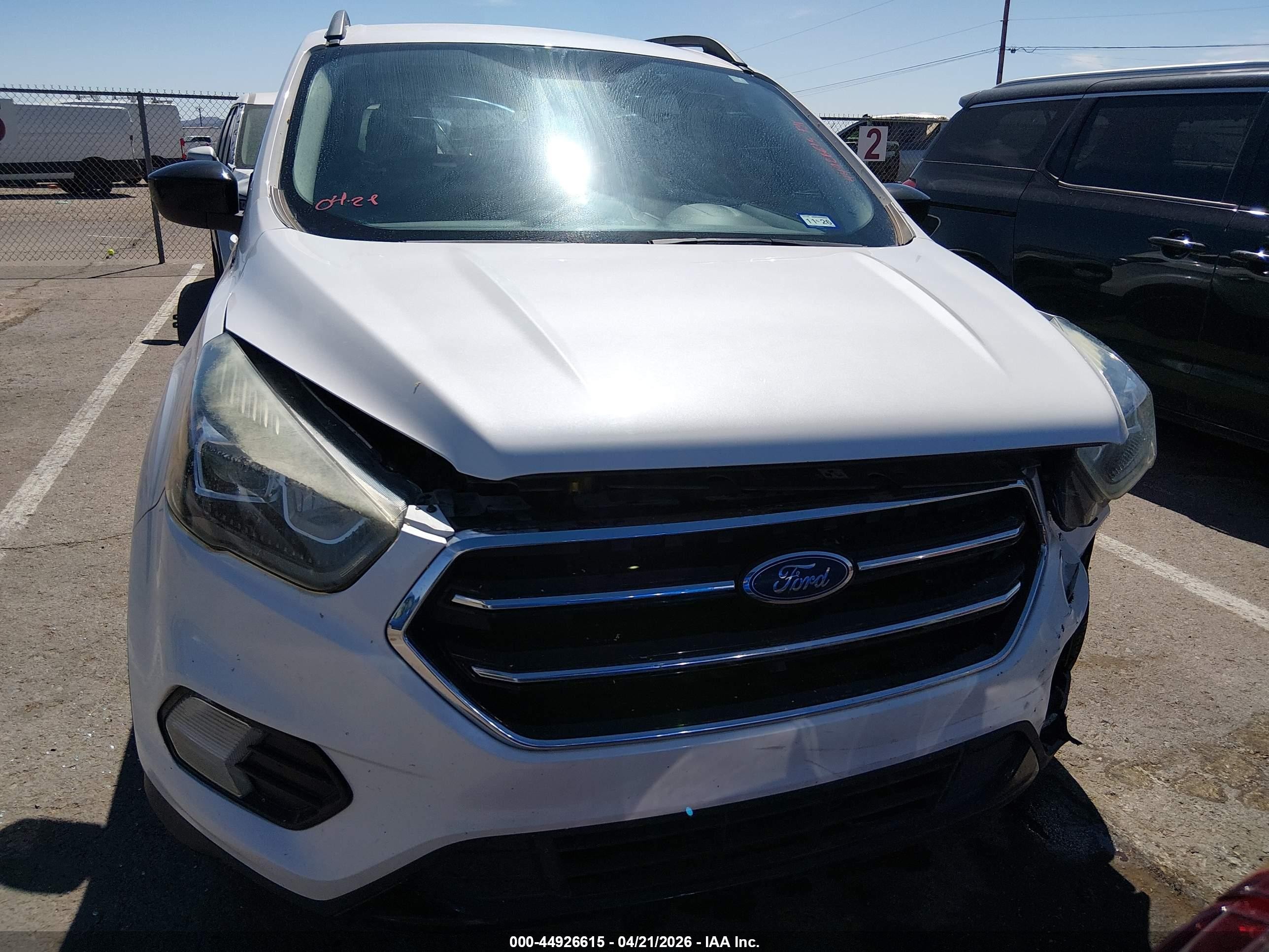 2018 Ford Escape Se White vin: 1FMCU9GD5JUA60991