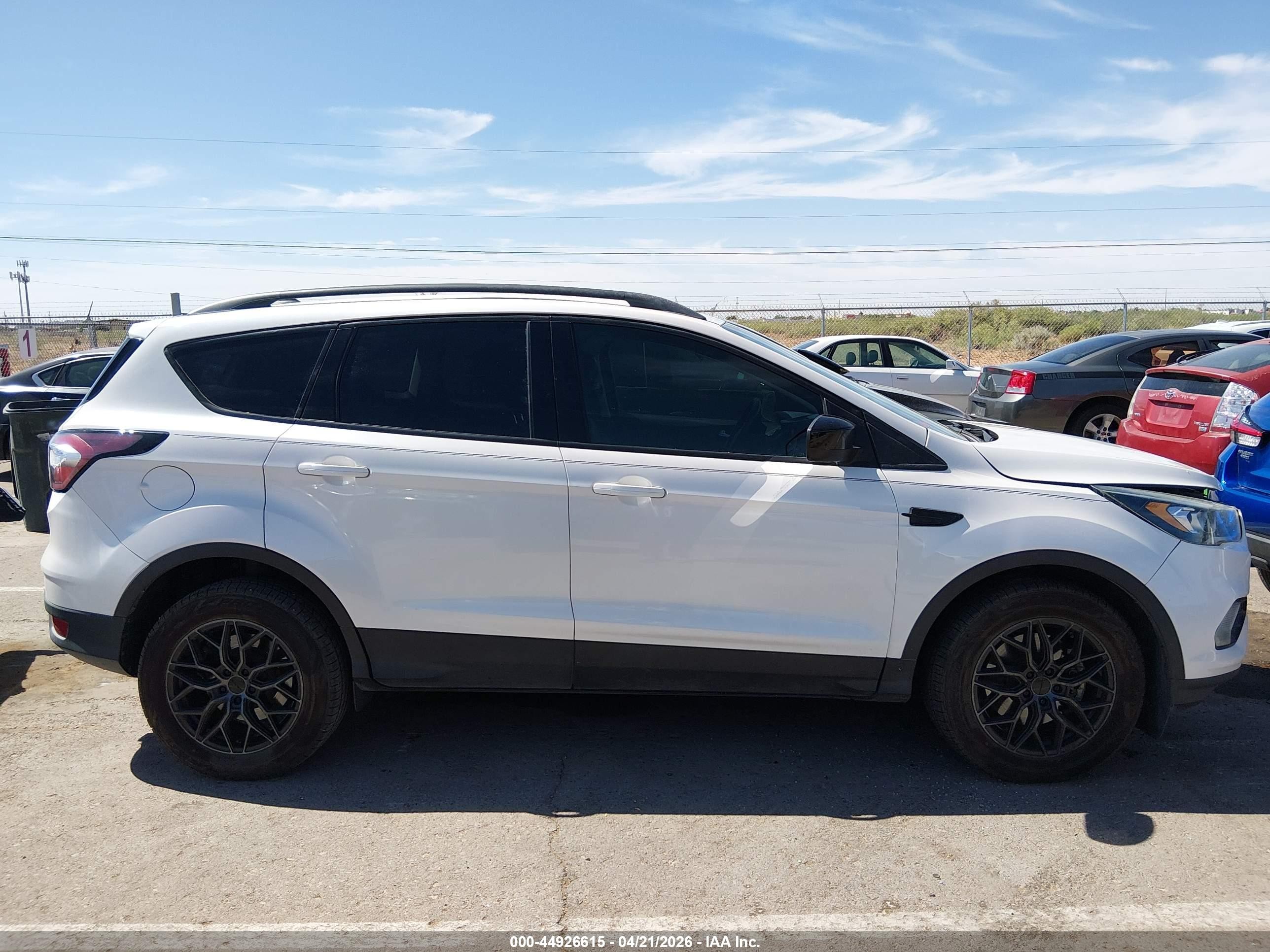 2018 Ford Escape Se White vin: 1FMCU9GD5JUA60991