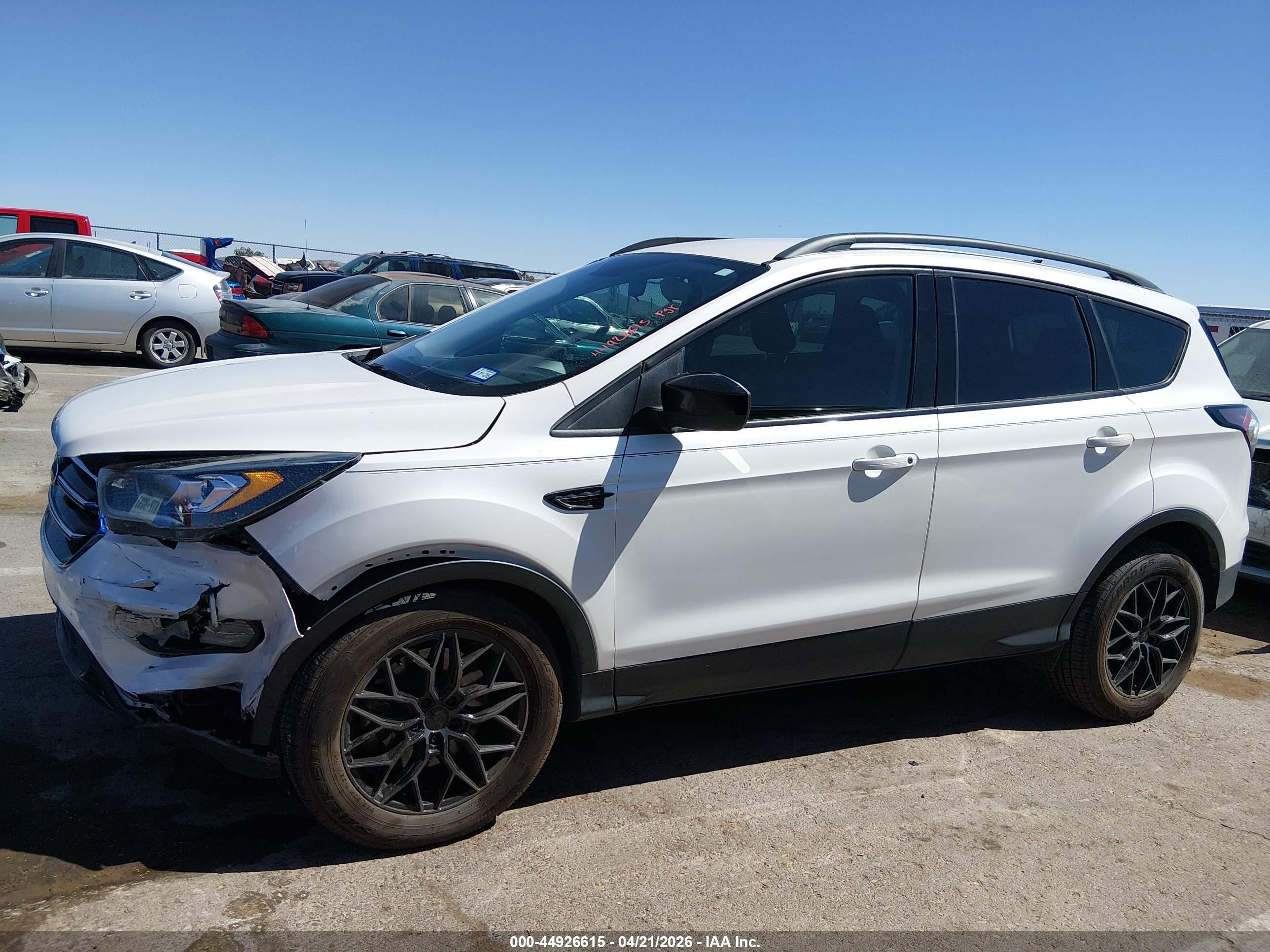 2018 Ford Escape Se White vin: 1FMCU9GD5JUA60991