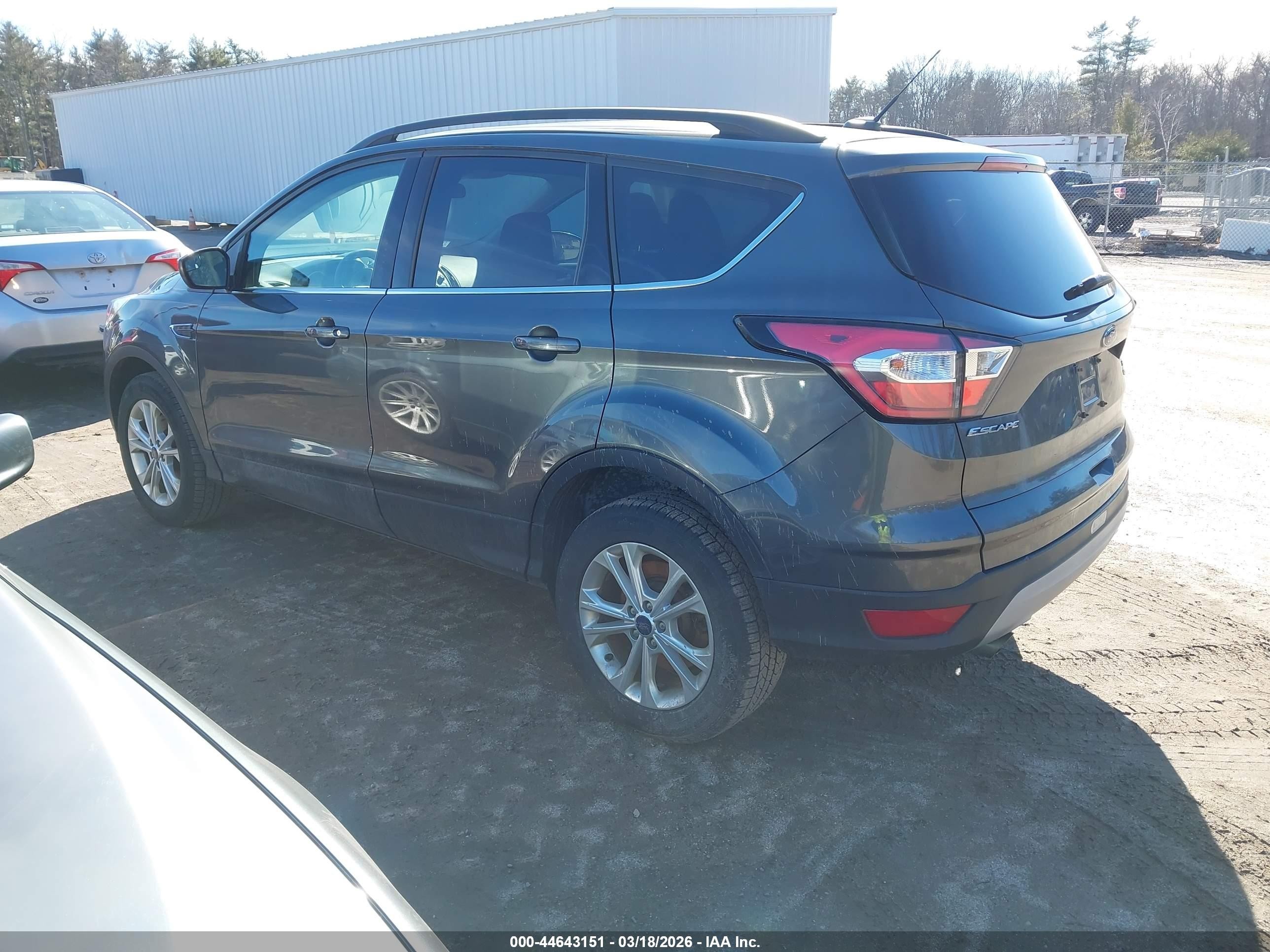 2018 Ford Escape Se Gray vin: 1FMCU9GD5JUB65613