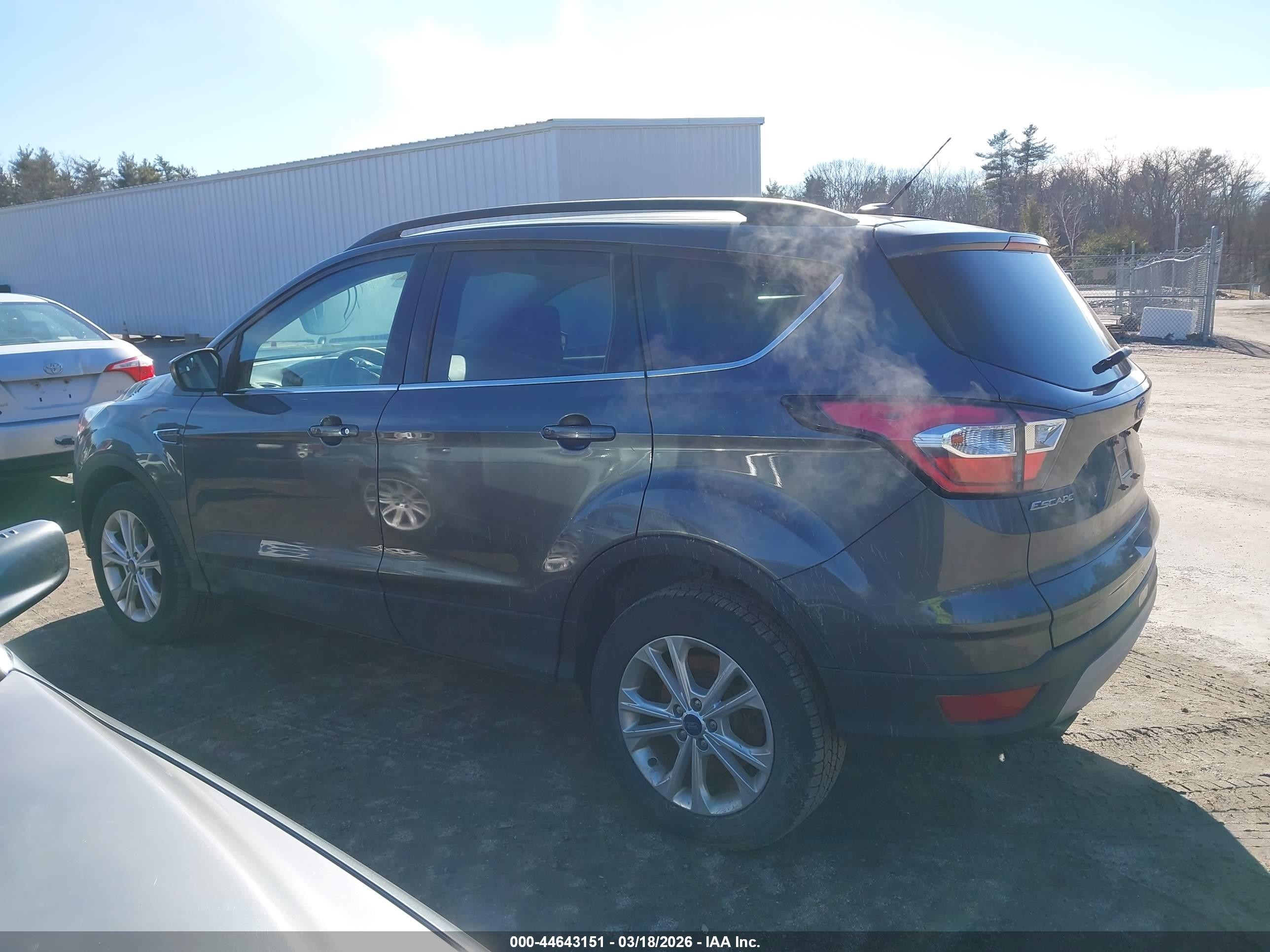 2018 Ford Escape Se Gray vin: 1FMCU9GD5JUB65613