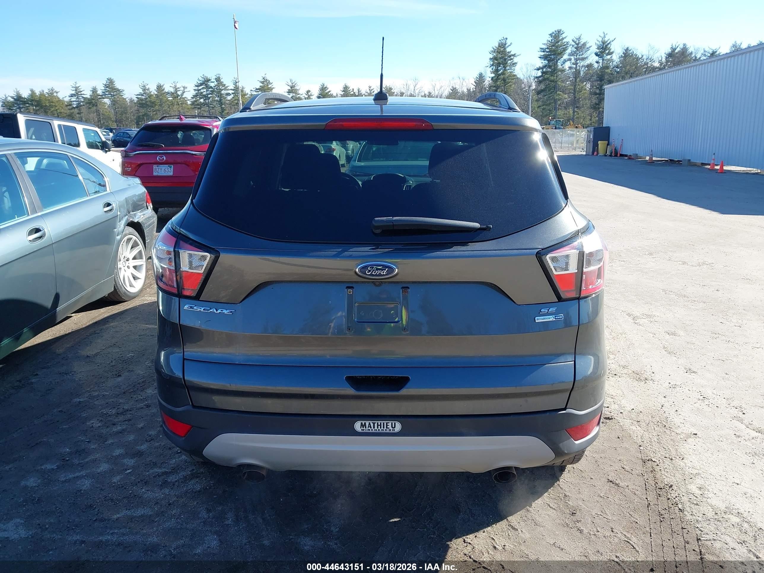 2018 Ford Escape Se Gray vin: 1FMCU9GD5JUB65613