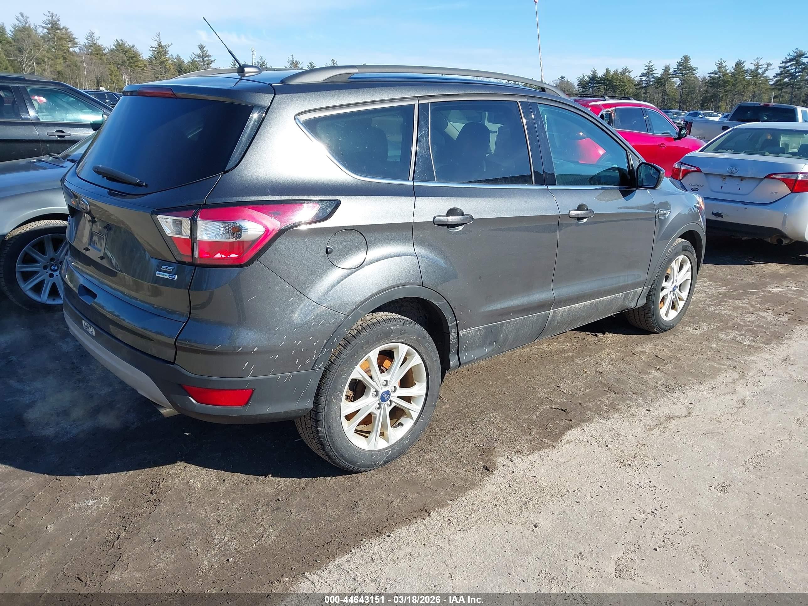 2018 Ford Escape Se Gray vin: 1FMCU9GD5JUB65613