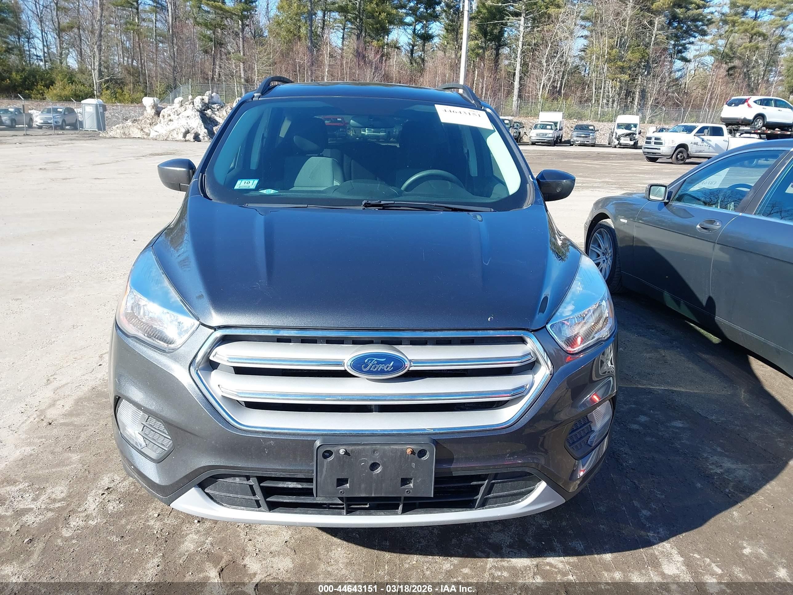 2018 Ford Escape Se Gray vin: 1FMCU9GD5JUB65613