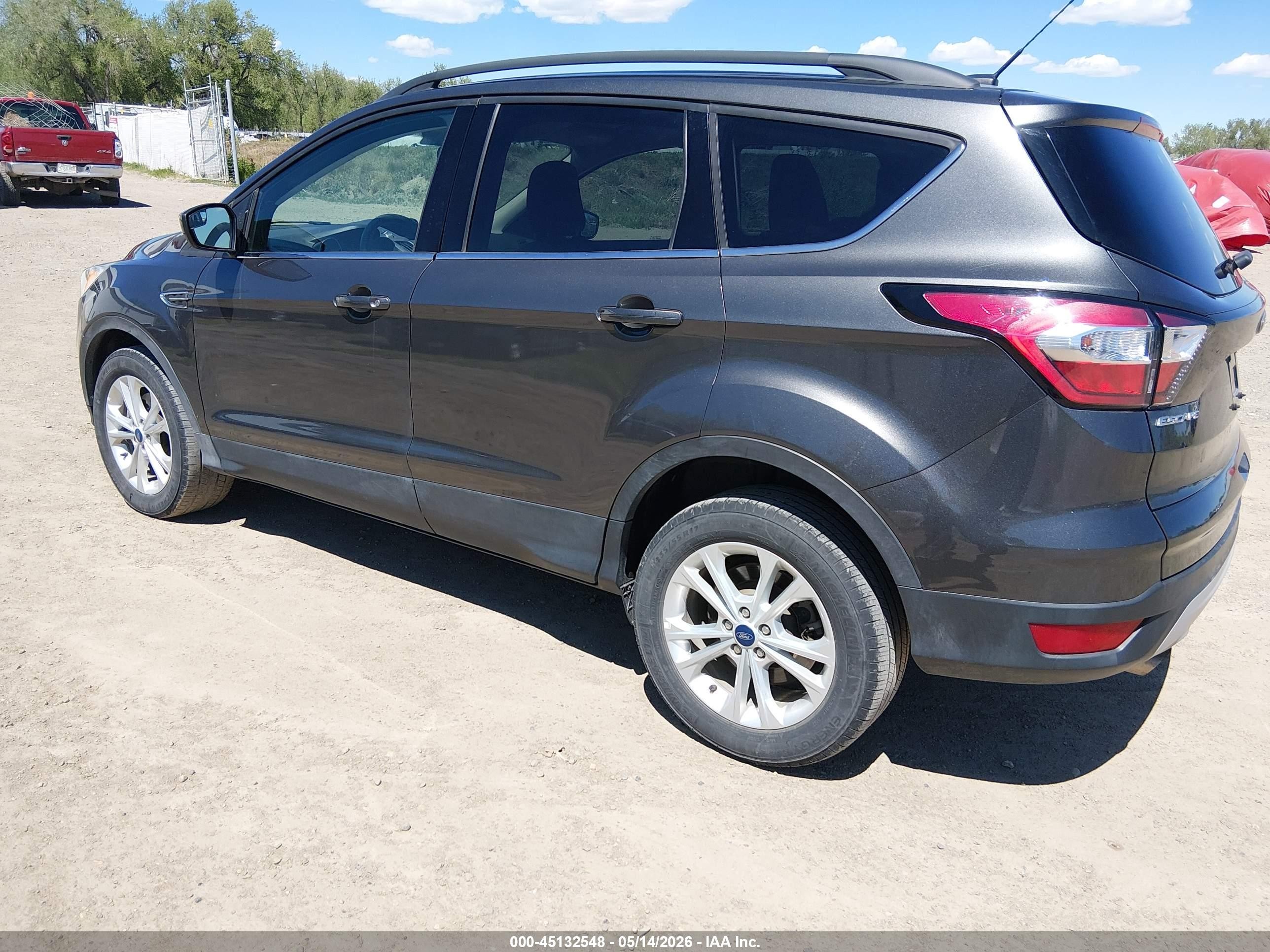 2018 Ford Escape Se Gray vin: 1FMCU9GD5JUD31063
