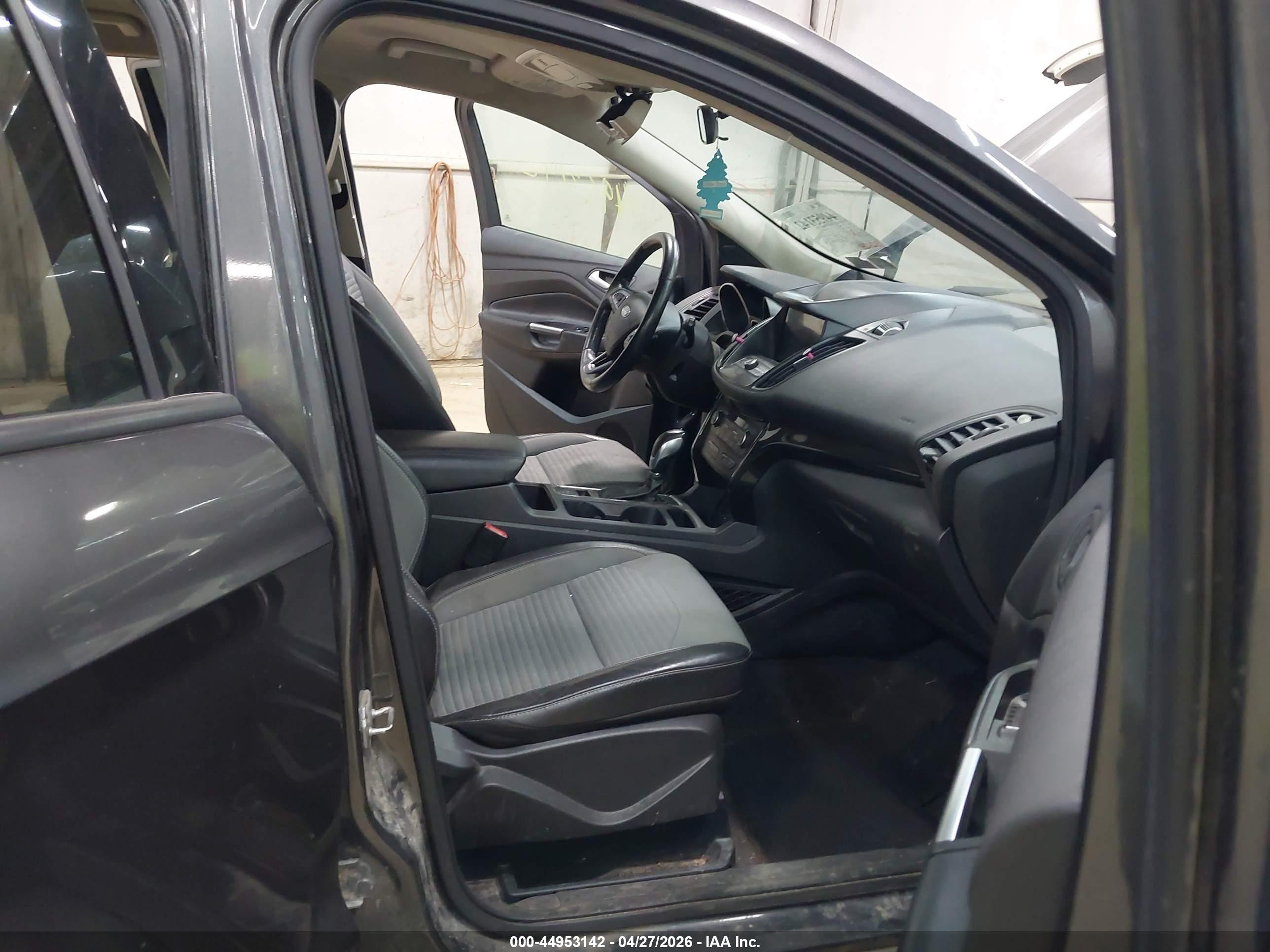 2019 Ford Escape Se Gray vin: 1FMCU9GD5KUA06754