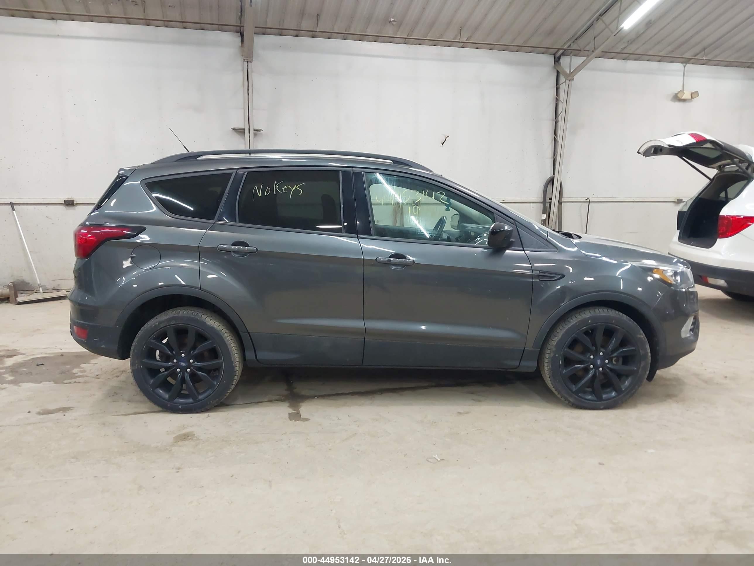 2019 Ford Escape Se Gray vin: 1FMCU9GD5KUA06754