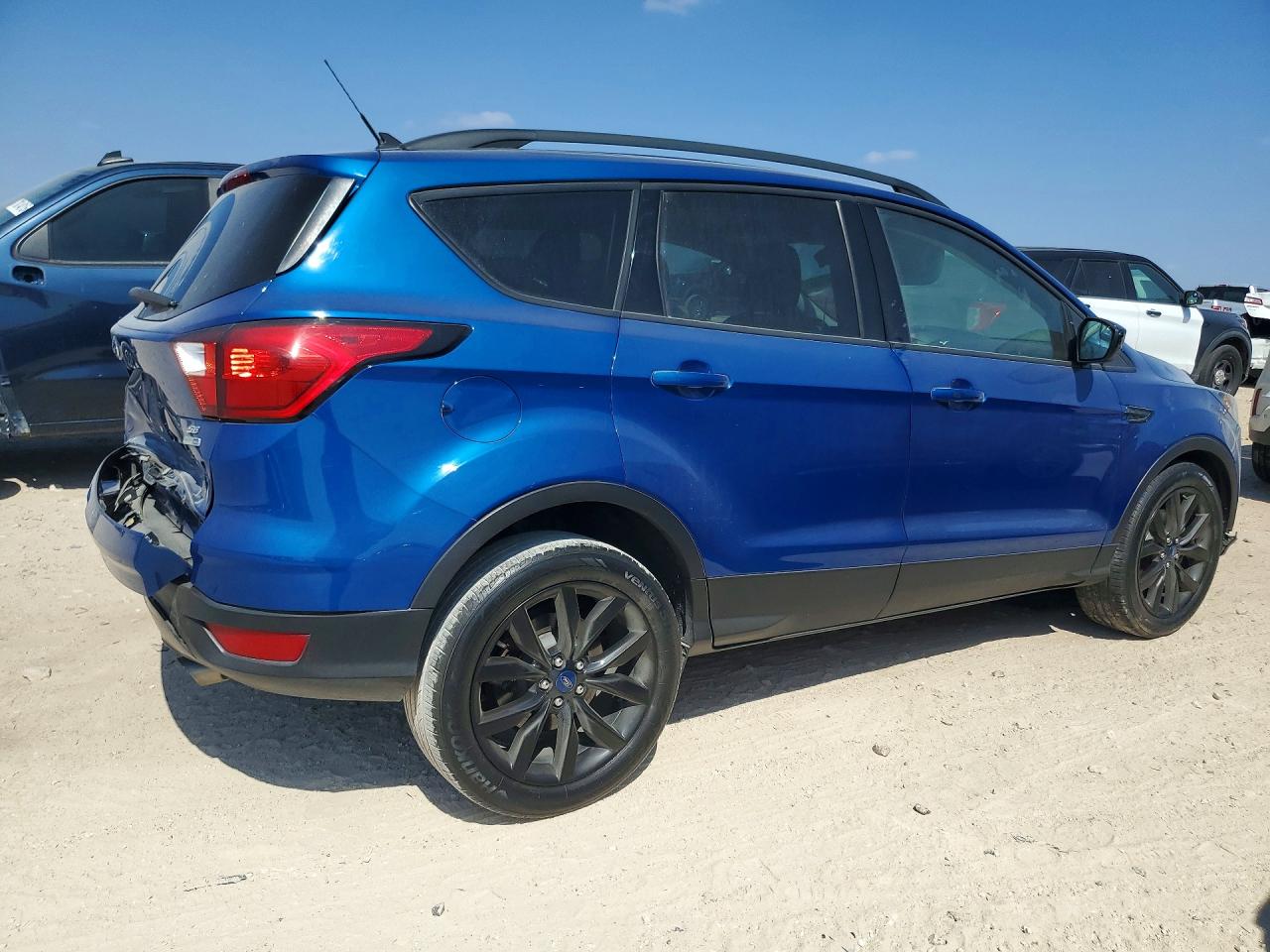 2019 Ford Escape Se Синий vin: 1FMCU9GD5KUB29082