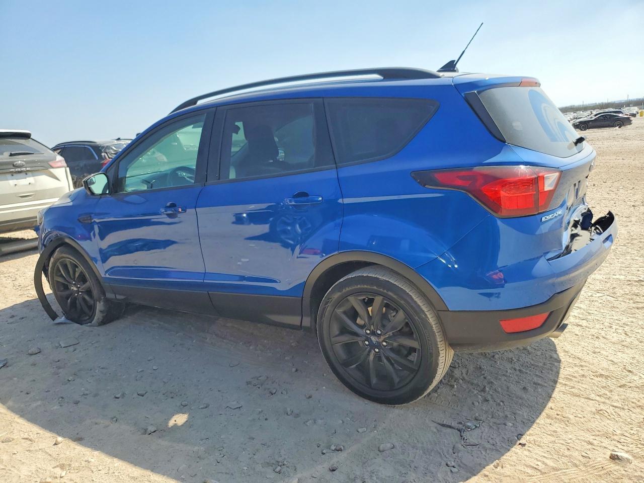 2019 Ford Escape Se Синий vin: 1FMCU9GD5KUB29082